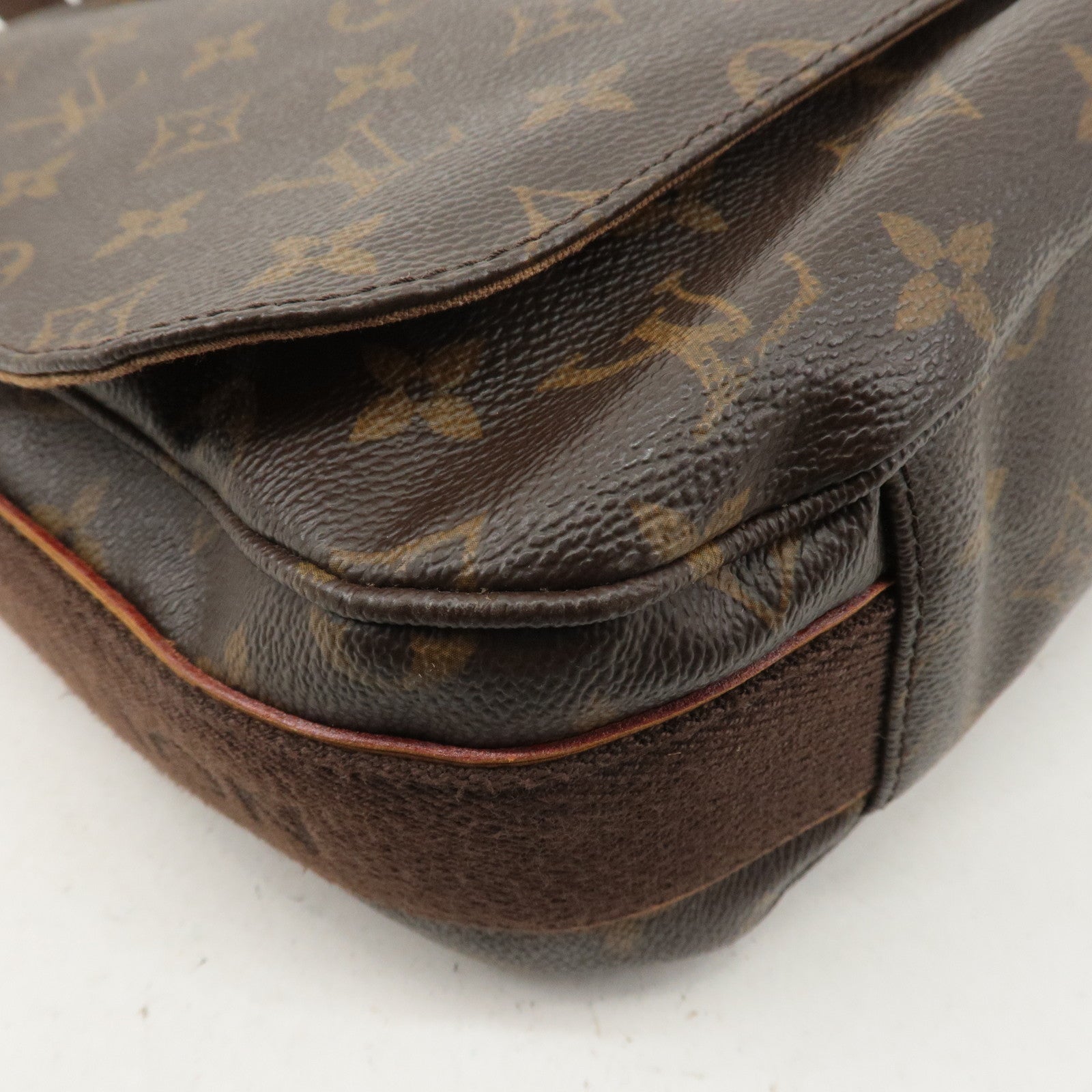 Louis Vuitton Monogram Messenger MM Beaubourg M97038