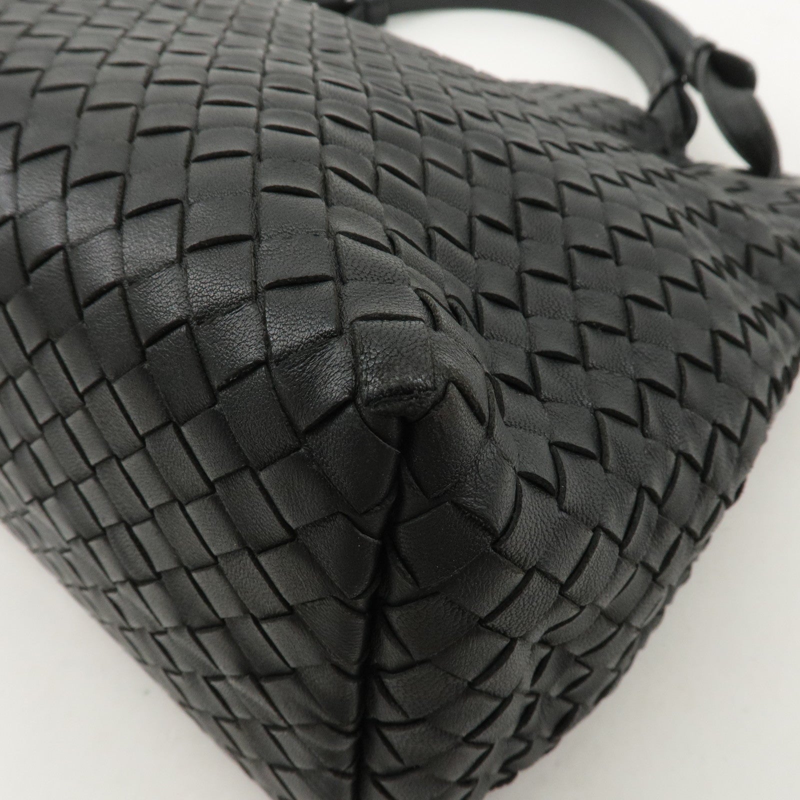 BOTTEGA VENETA Intrecciato Leather Medium Garda Bag Black 179320