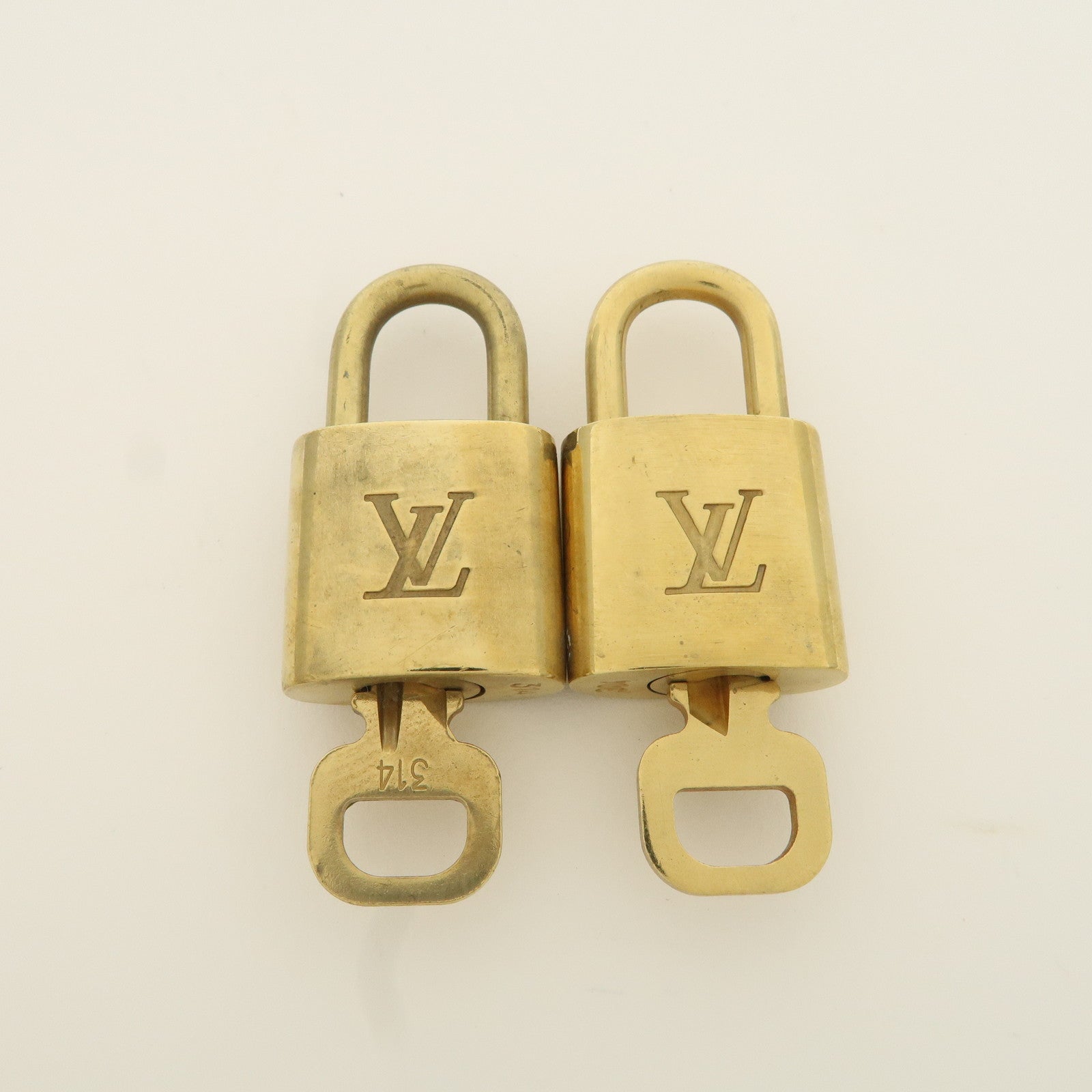 Louis Vuitton Set of 10 Lock 
Key Cadena Key Lock Metal Gold Used