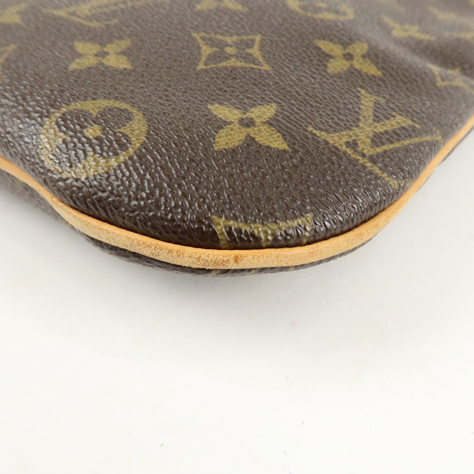 Louis Vuitton Monogram Pochette Bosphore Shoulder Bag M40044