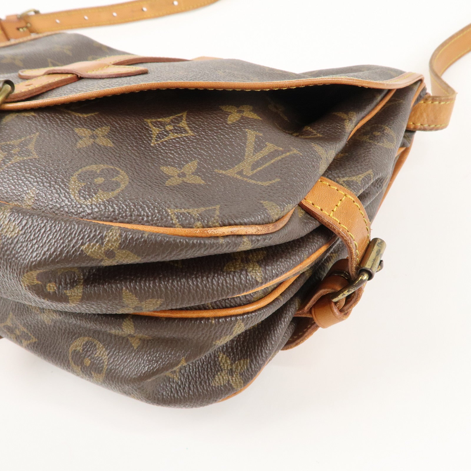 Louis Vuitton Monogram Saumur 30 Crossbody Bag M42256