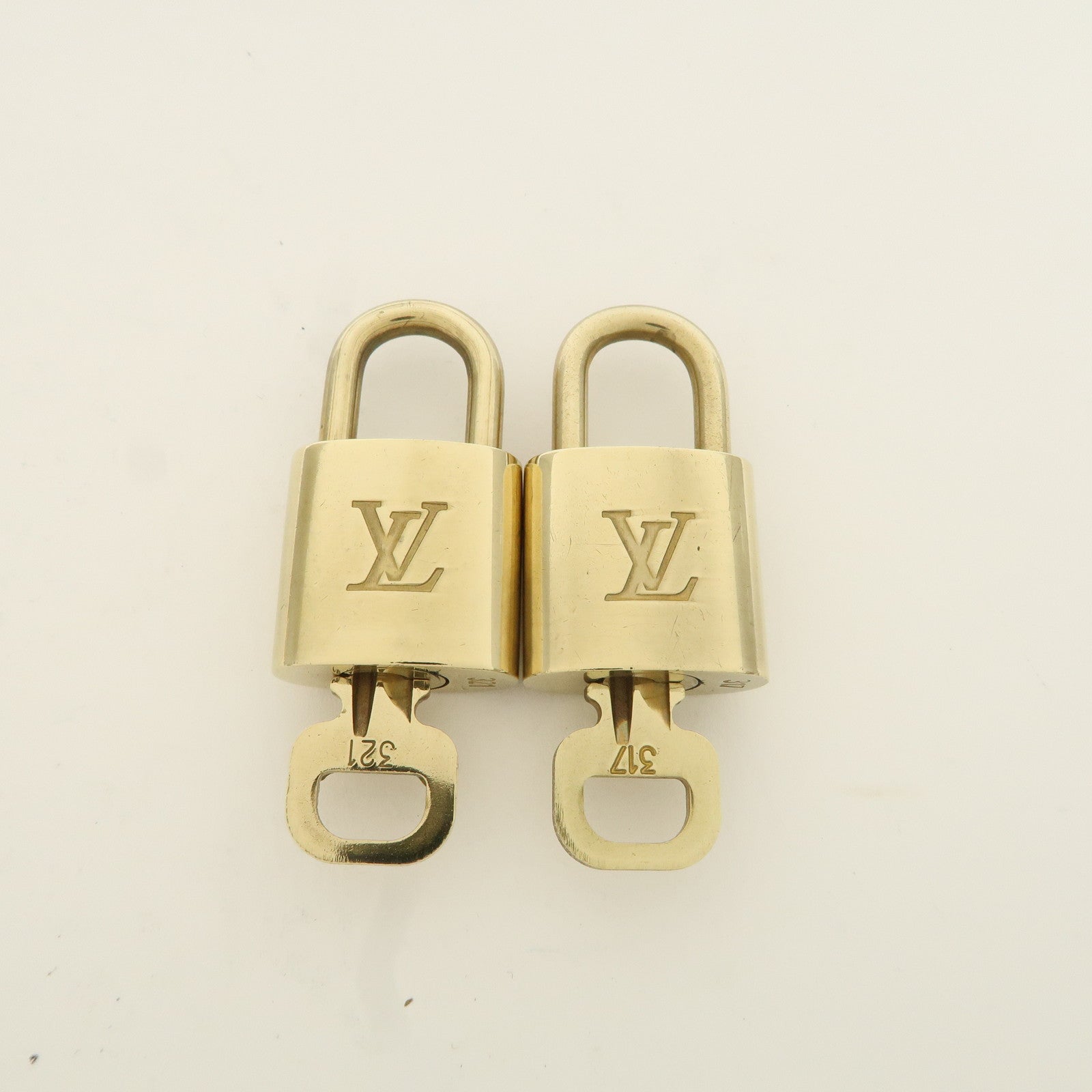 Louis Vuitton Set of 10 Lock 
Key Cadena Key Lock Metal Gold Used