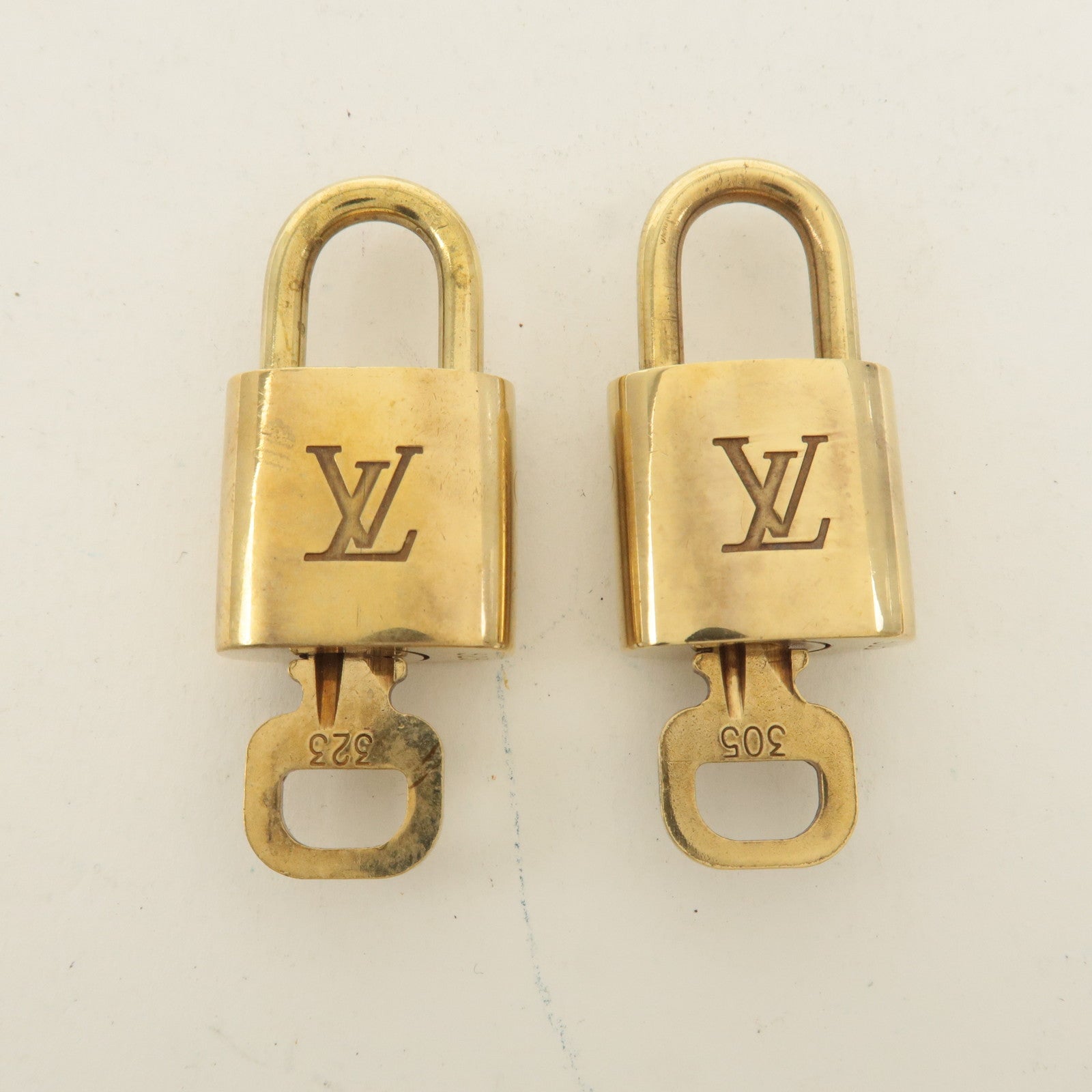 Louis Vuitton Set of 10 Lock 
Key Cadena Key Lock Gold