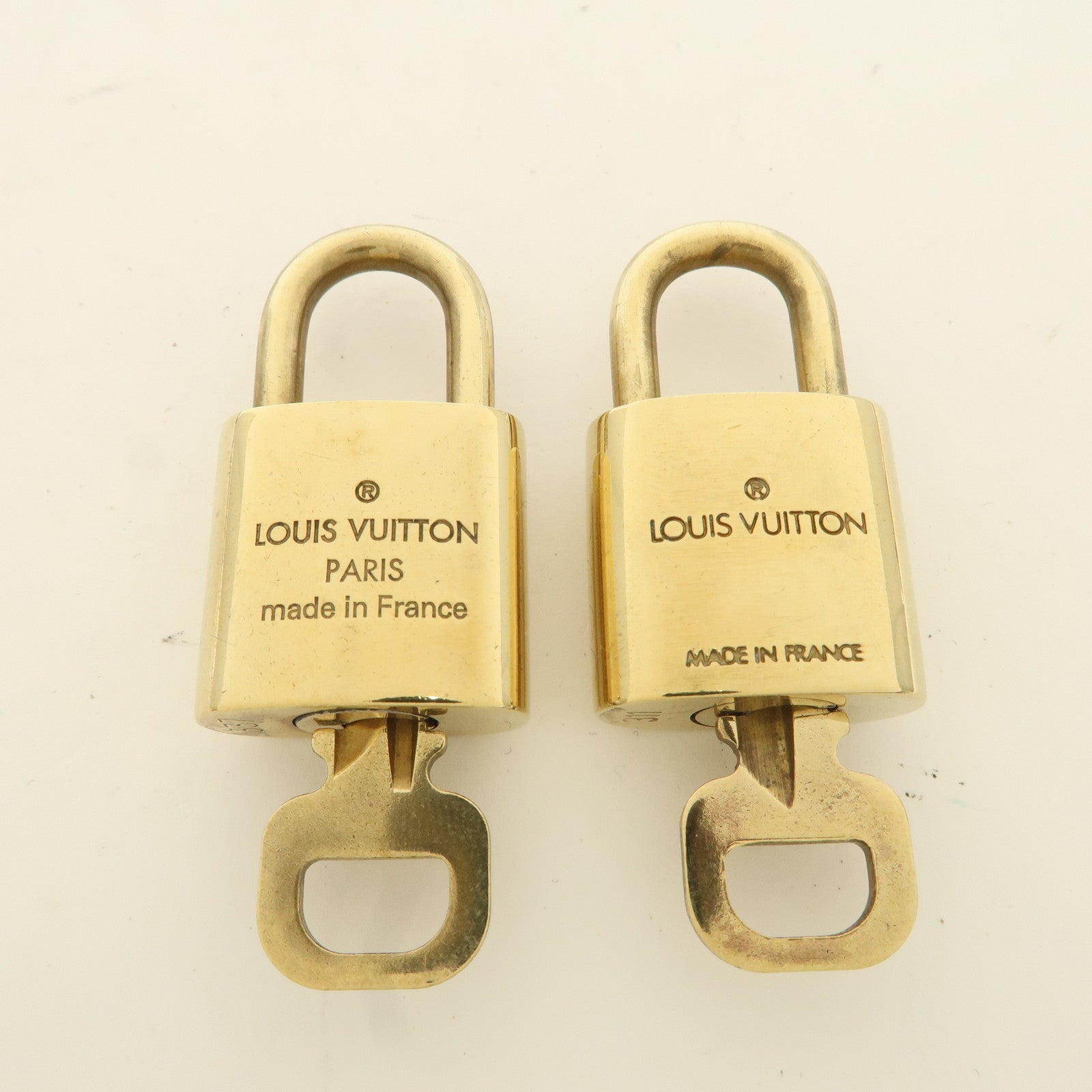 Louis Vuitton Set of 10 Lock 
Key Cadena Key Lock Metal Gold Used