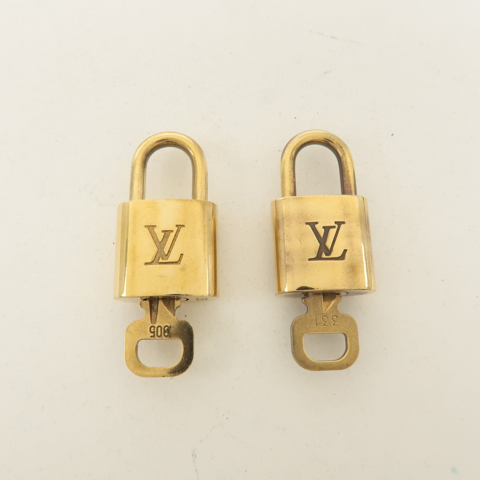 Louis Vuitton Set of 10 Lock 
Key Cadena Key Lock Gold