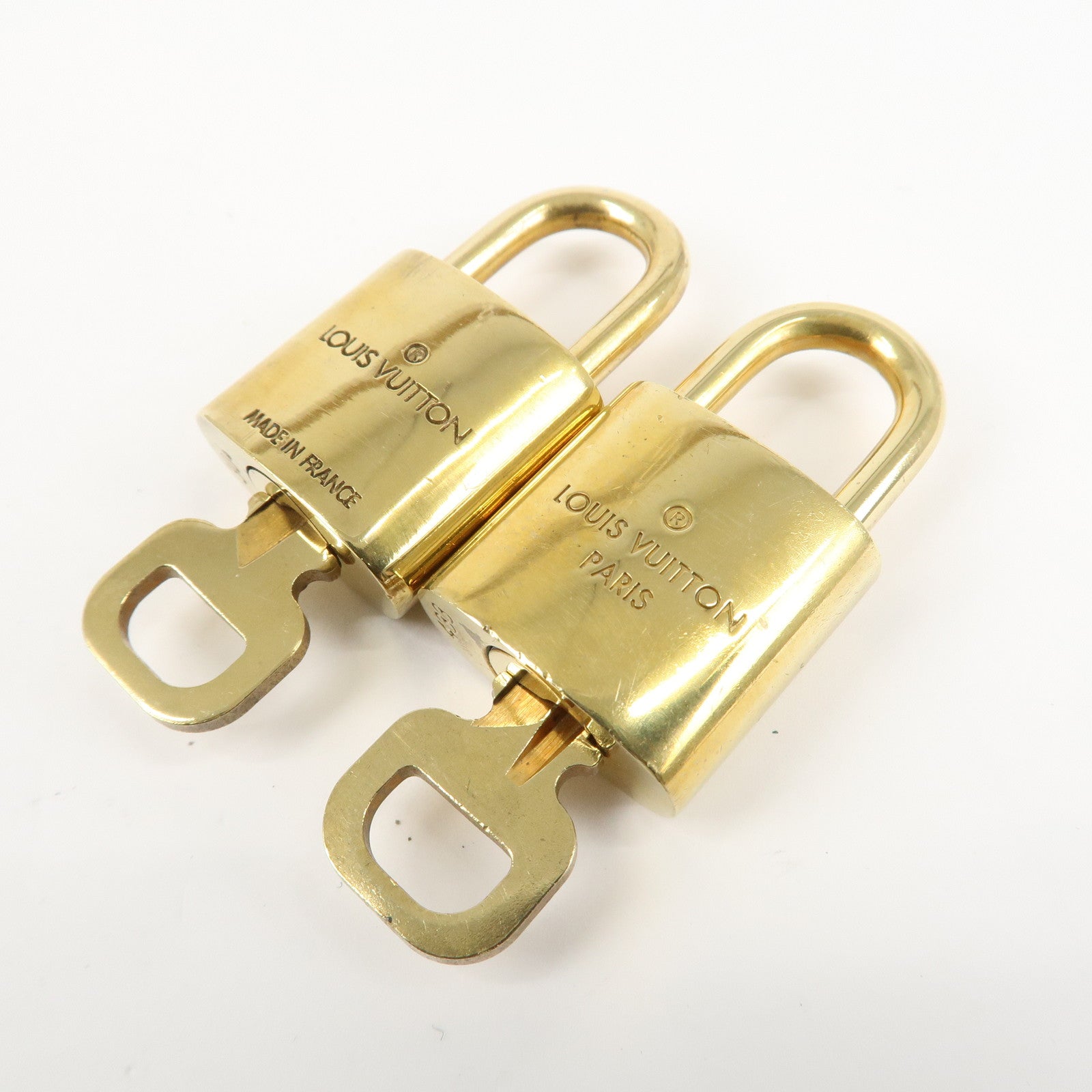 Louis Vuitton Set of 10 Lock 
Key Cadena Key Lock Metal Gold Used