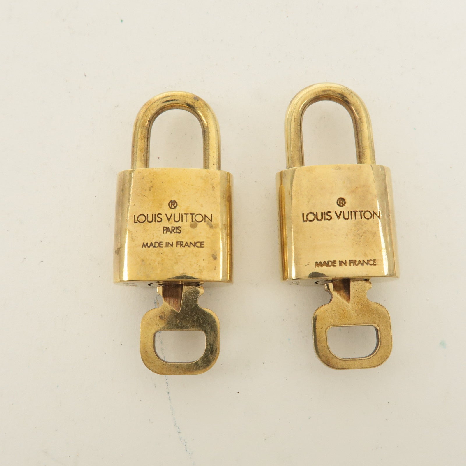 Louis Vuitton Set of 10 Lock 
Key Cadena Key Lock Gold