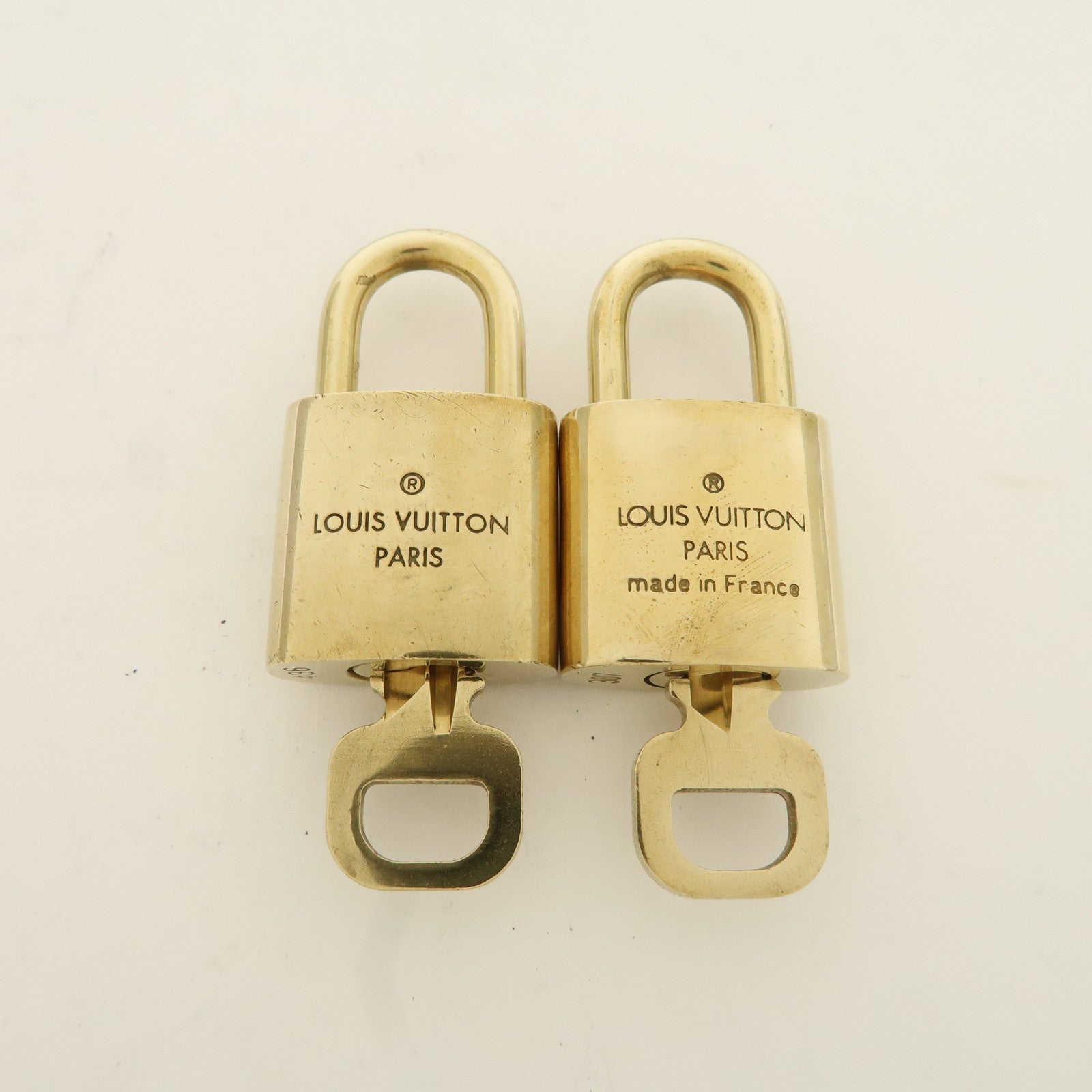 Louis Vuitton Set of 10 Lock 
Key Cadena Key Lock Metal Gold Used