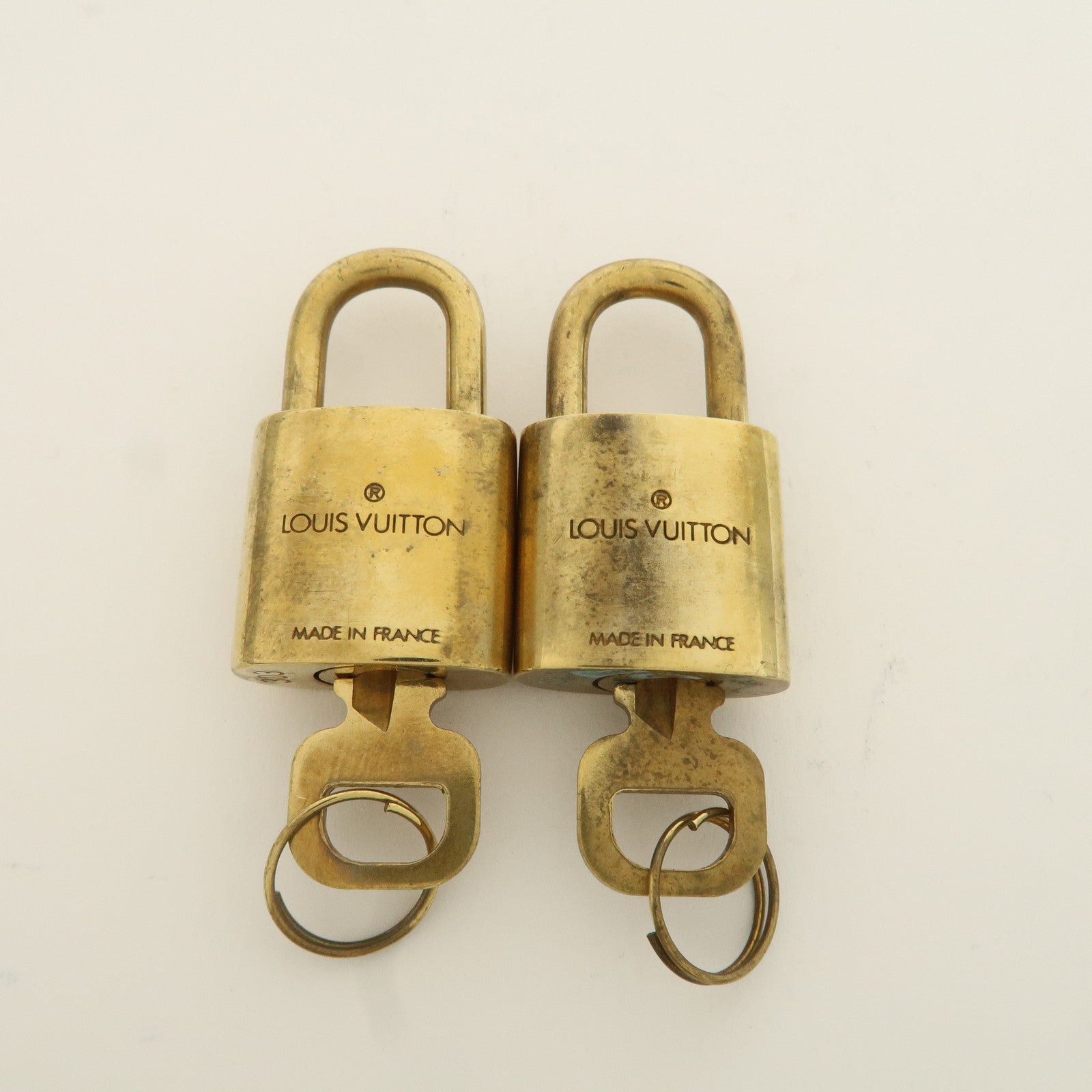 Louis Vuitton Set of 10 Lock 
Key Cadena Key Lock Metal Gold Used