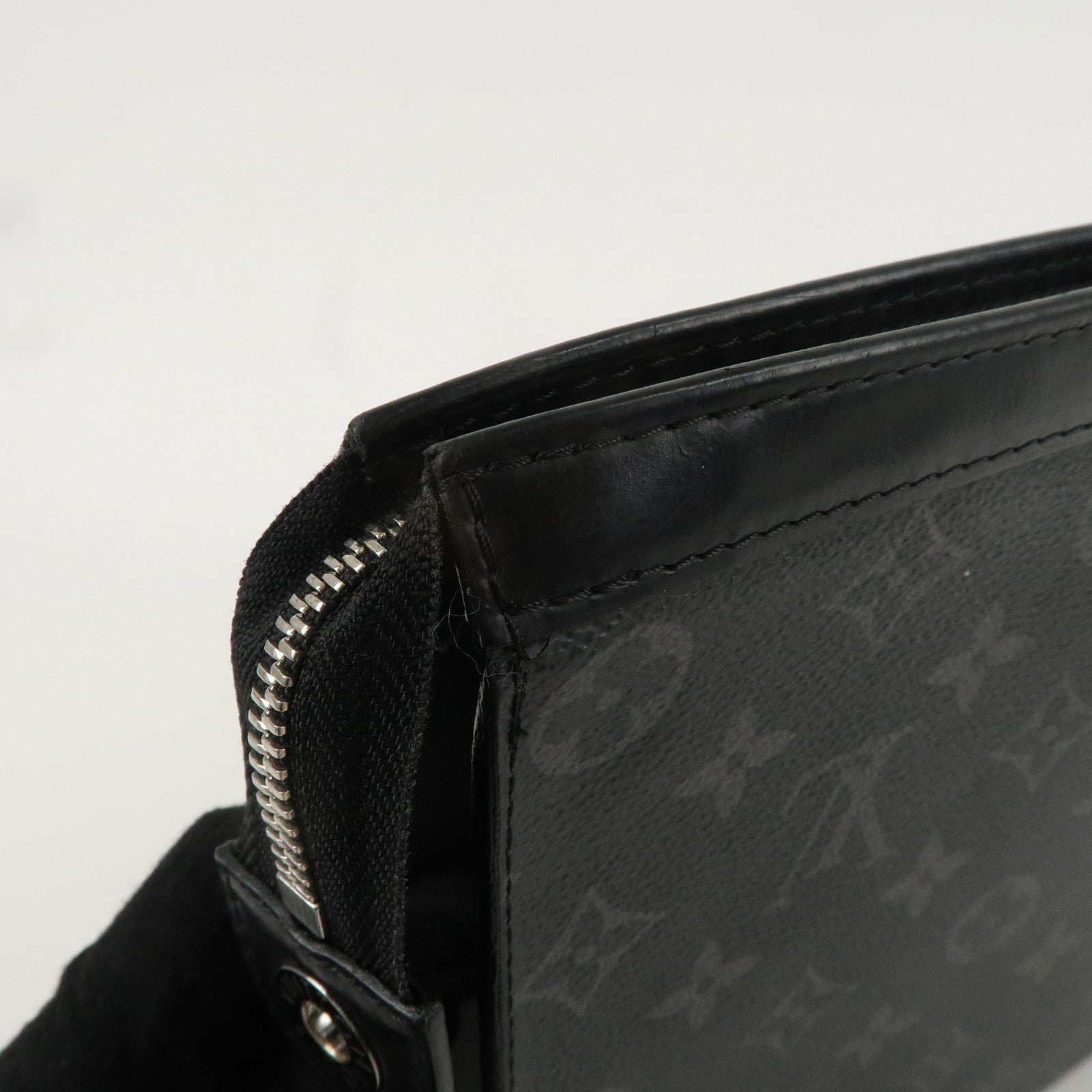 Louis Vuitton Eclipse Pochette Voyage MM Clutch Bag Noir M61692