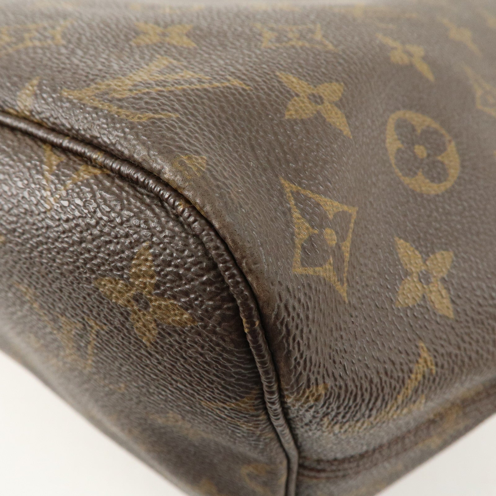 Louis Vuitton Monogram Neverfull MM Tote Bag Brown M40156