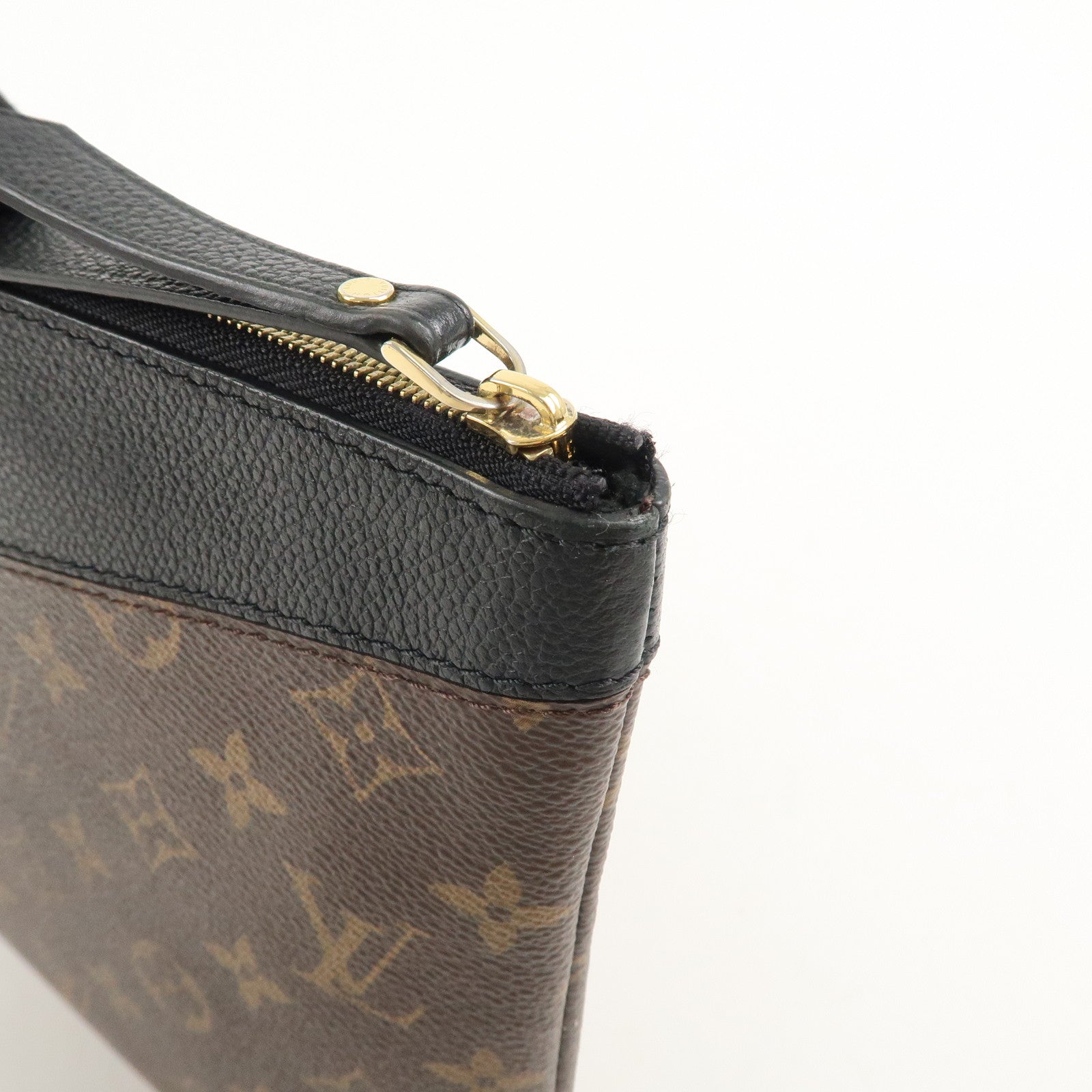 Louis Vuitton Monogram Daily Pouch Clutch Bag Noir Brown M62048