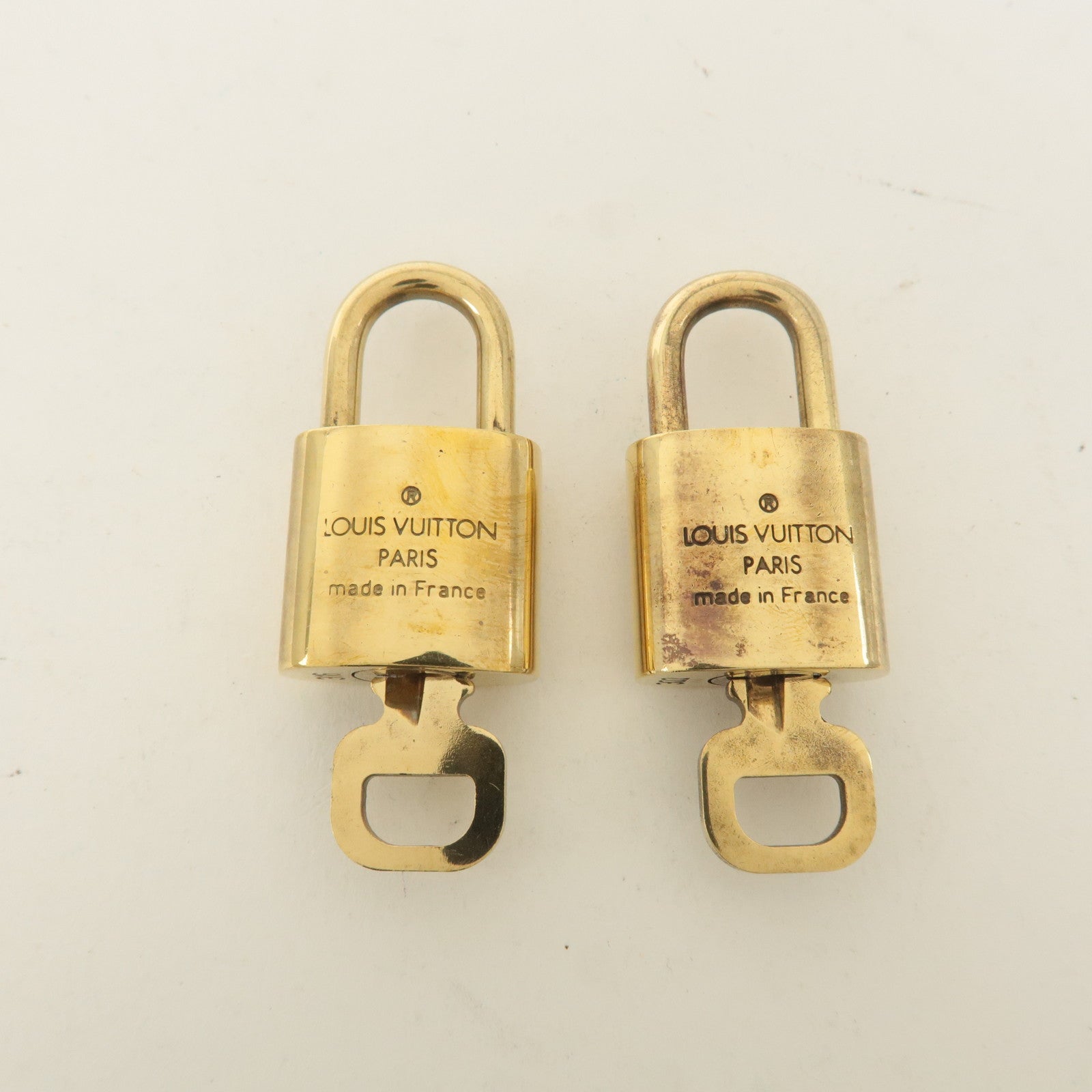 Louis Vuitton Set of 10 Lock 
Key Cadena Key Lock Gold