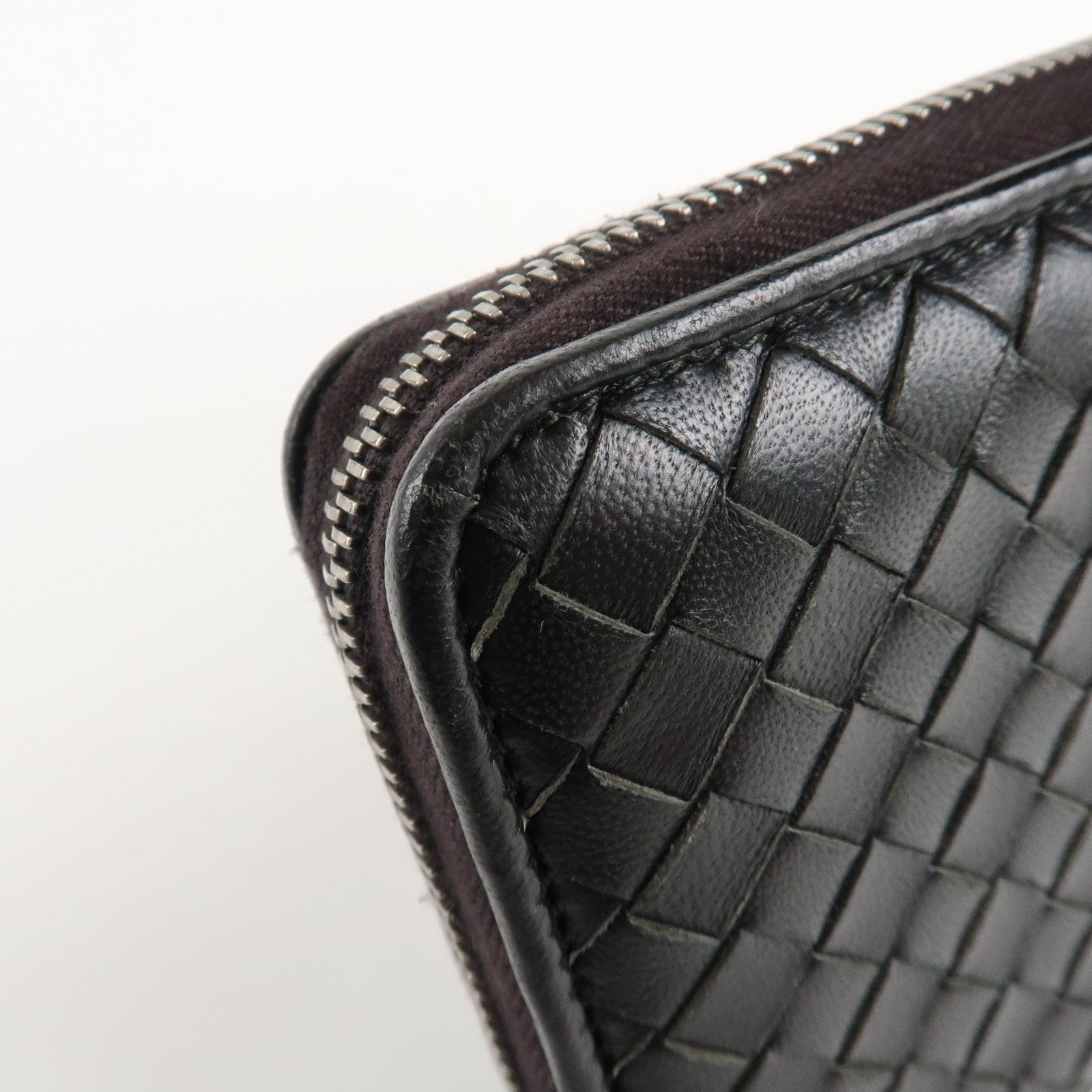 BOTTEGA VENETA Intrecciato Leather Round Fauna Long Wallet