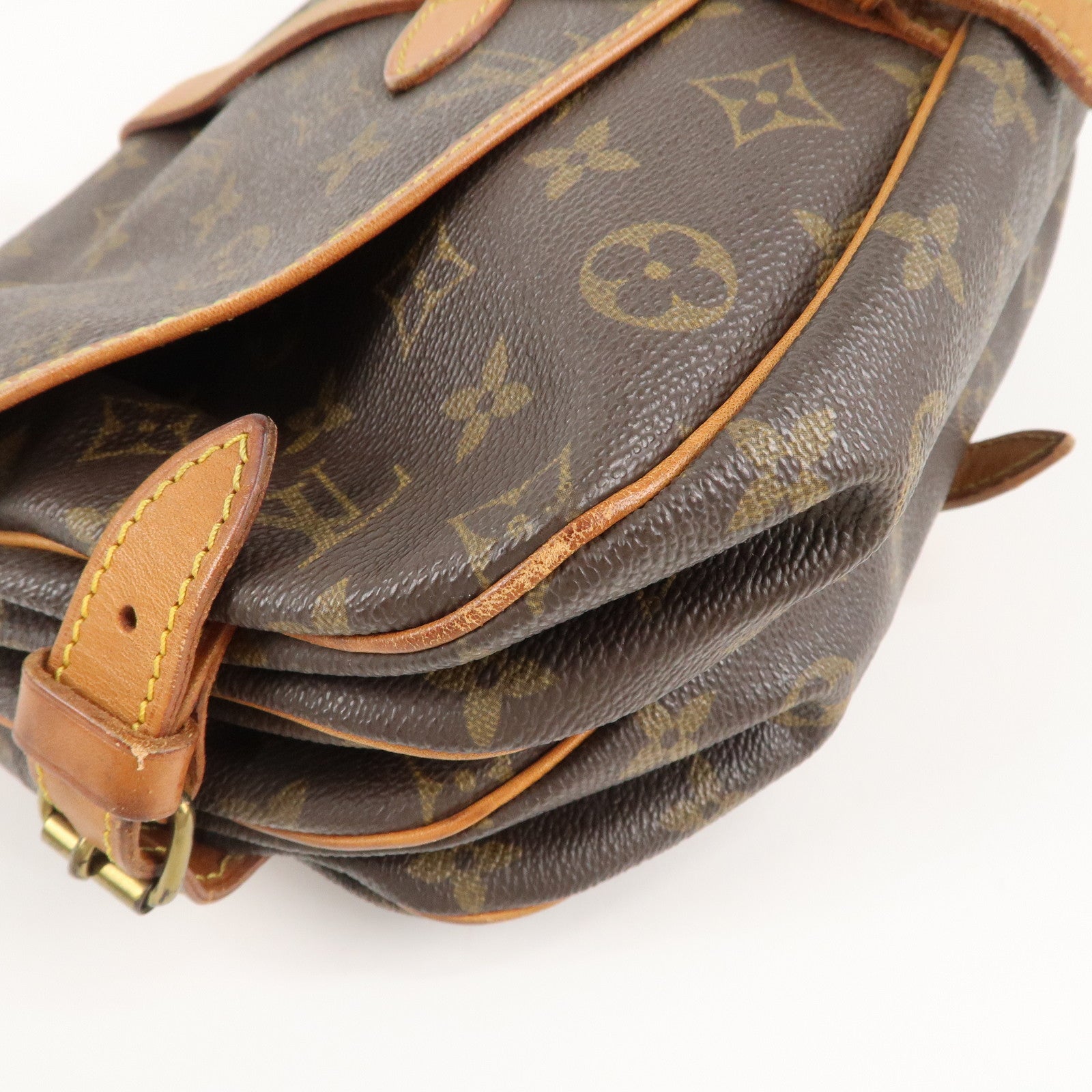 Louis Vuitton Monogram Saumur 30 Crossbody Bag M42256