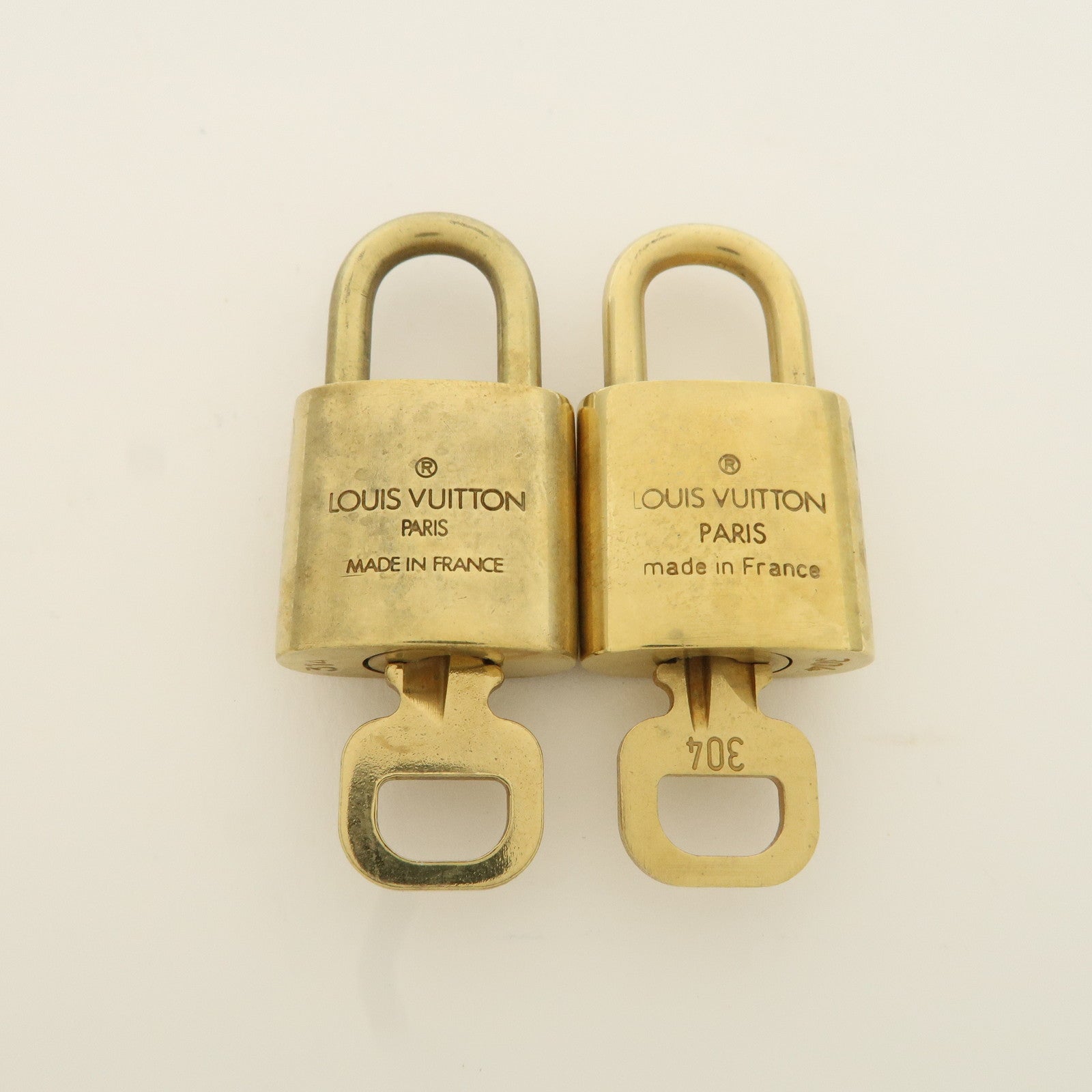 Louis Vuitton Set of 10 Lock 
Key Cadena Key Lock Metal Gold Used