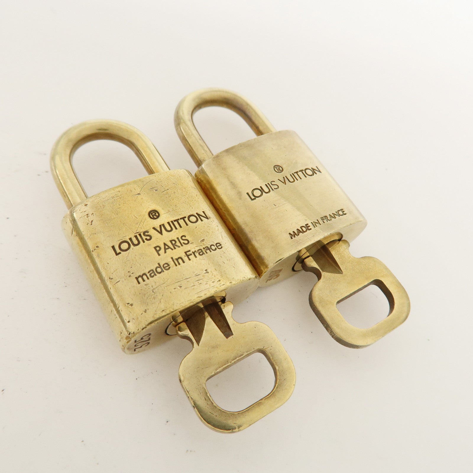 Louis Vuitton Set of 10 Lock 
Key Cadena Key Lock Metal Gold