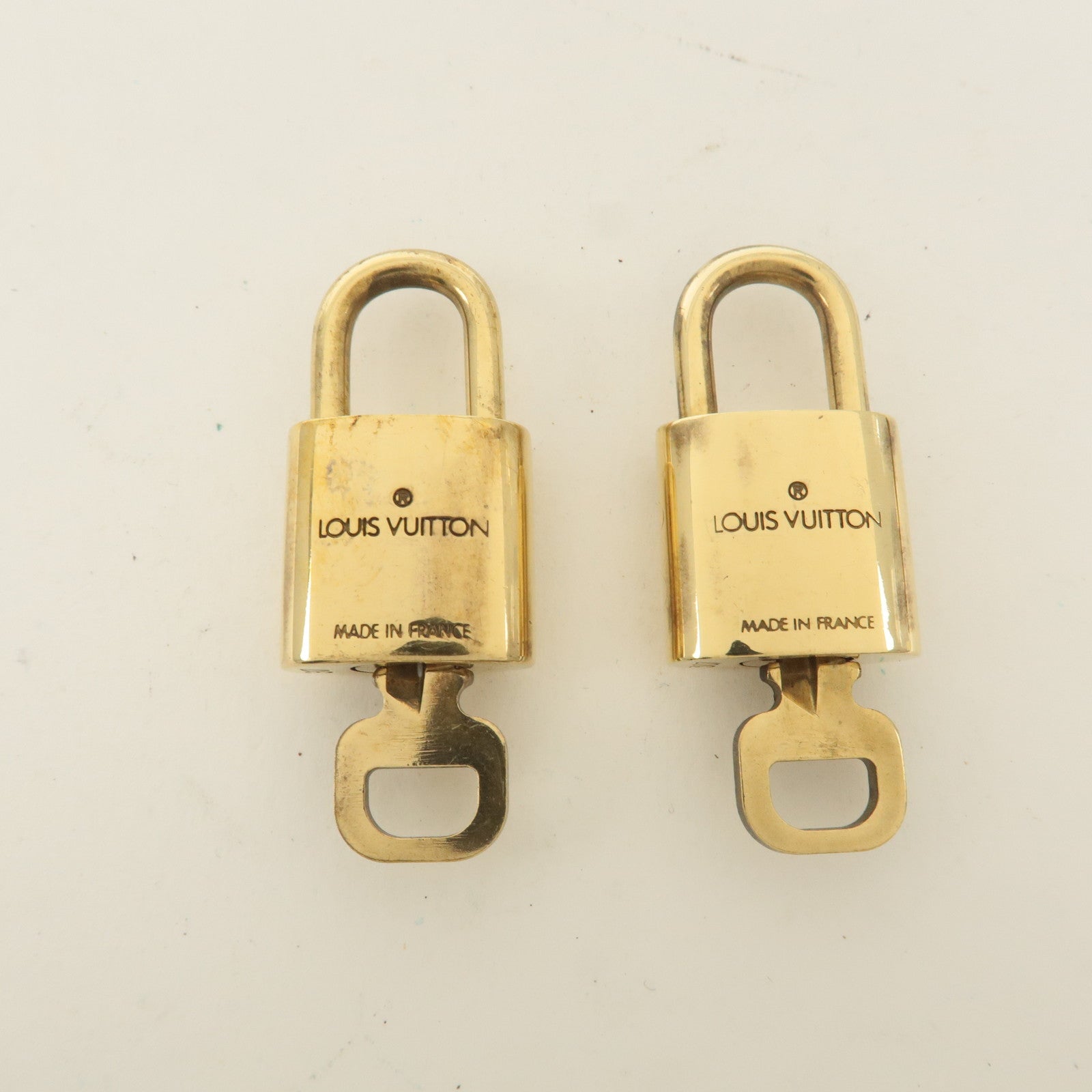 Louis Vuitton Set of 10 Lock 
Key Cadena Key Lock Gold