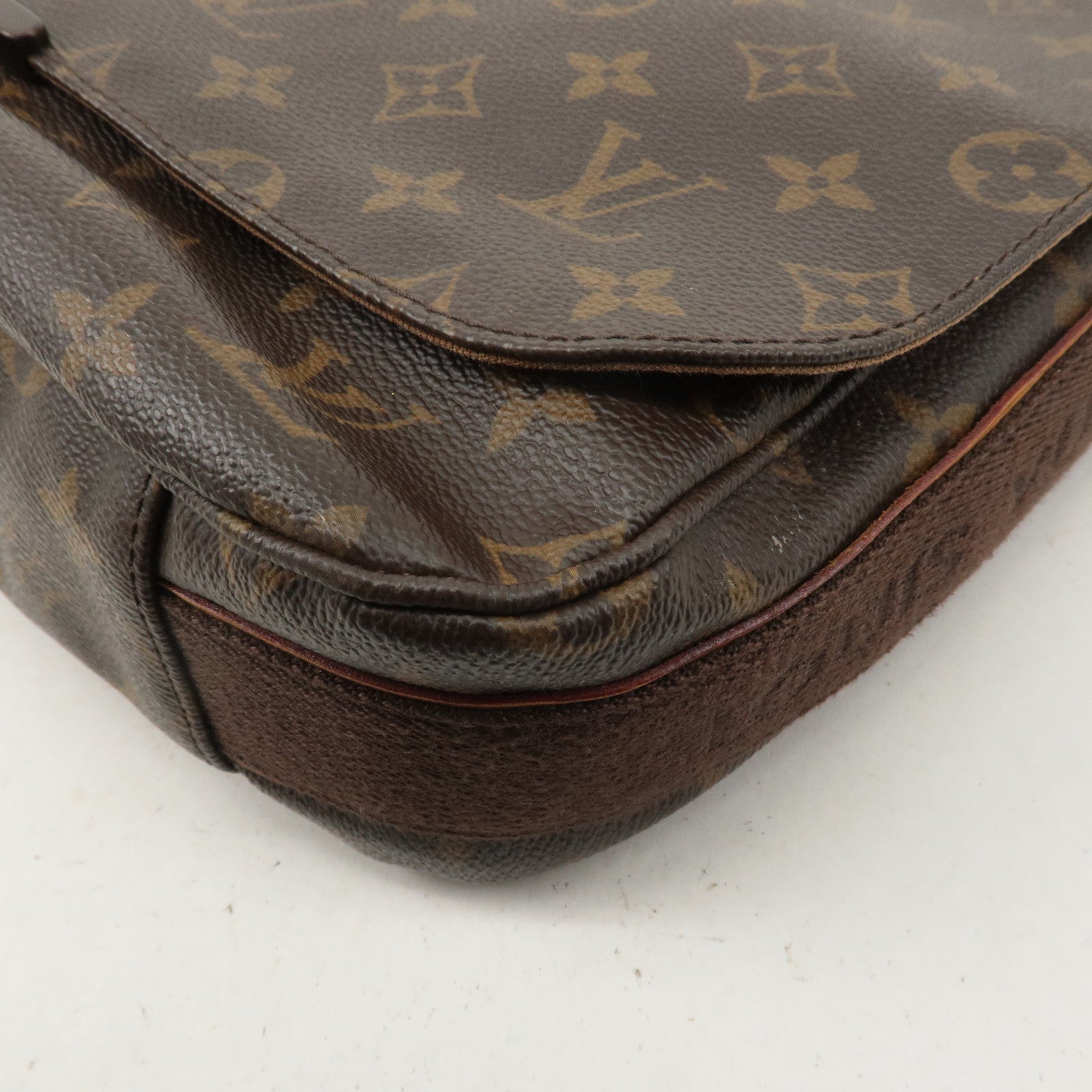 Louis Vuitton Monogram Messenger MM Beaubourg M97038