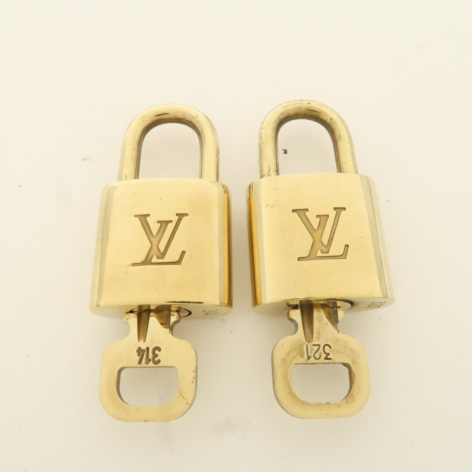 Louis Vuitton Set of 10 Lock 
Key Cadena Key Lock Metal Gold Used