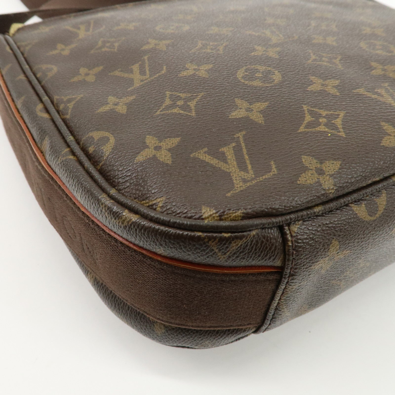 Louis Vuitton Monogram Messenger MM Beaubourg Crossbody Bag M97038 Used