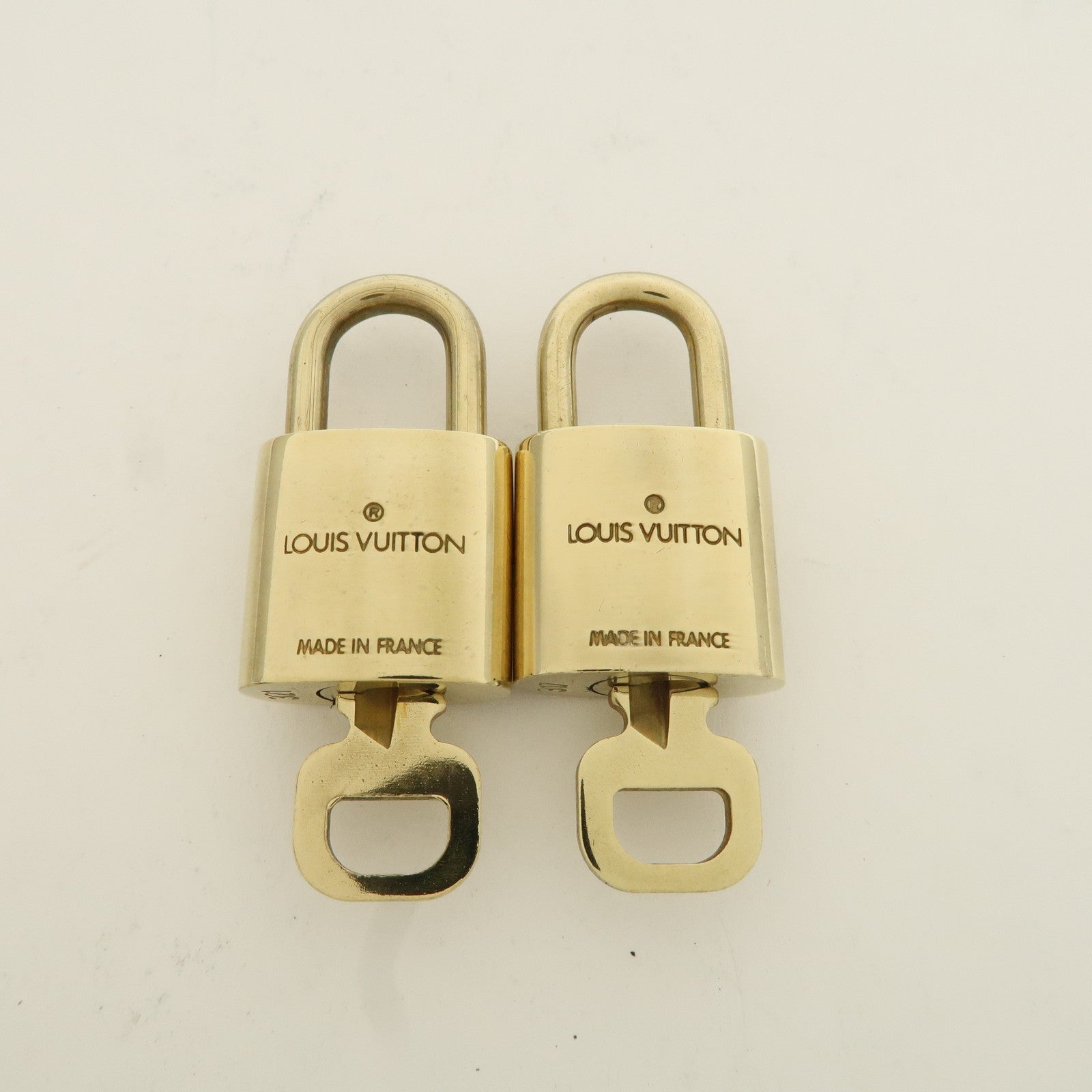 Louis Vuitton Set of 10 Lock 
Key Cadena Key Lock Metal Gold Used