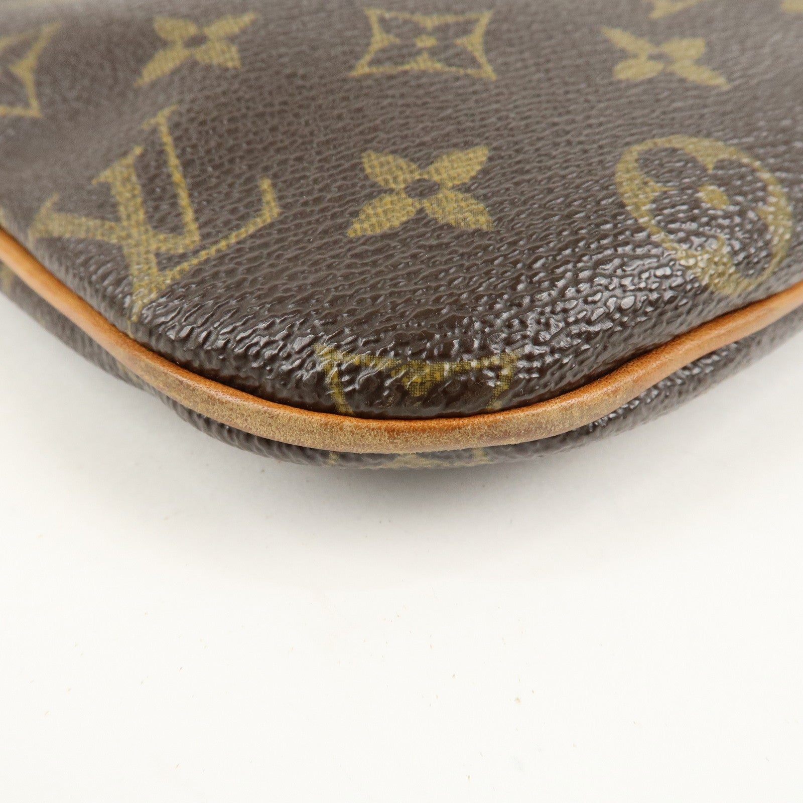 Louis Vuitton Monogram Pochette Bosphore Shoulder Bag M40044