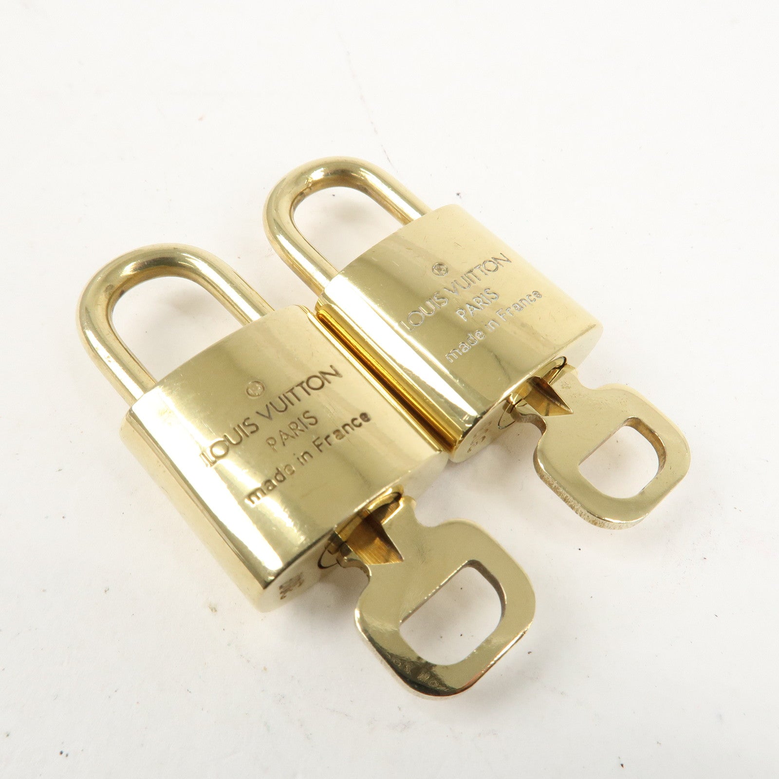 Louis Vuitton Set of 10 Lock 
Key Cadena Key Lock Metal Gold Used