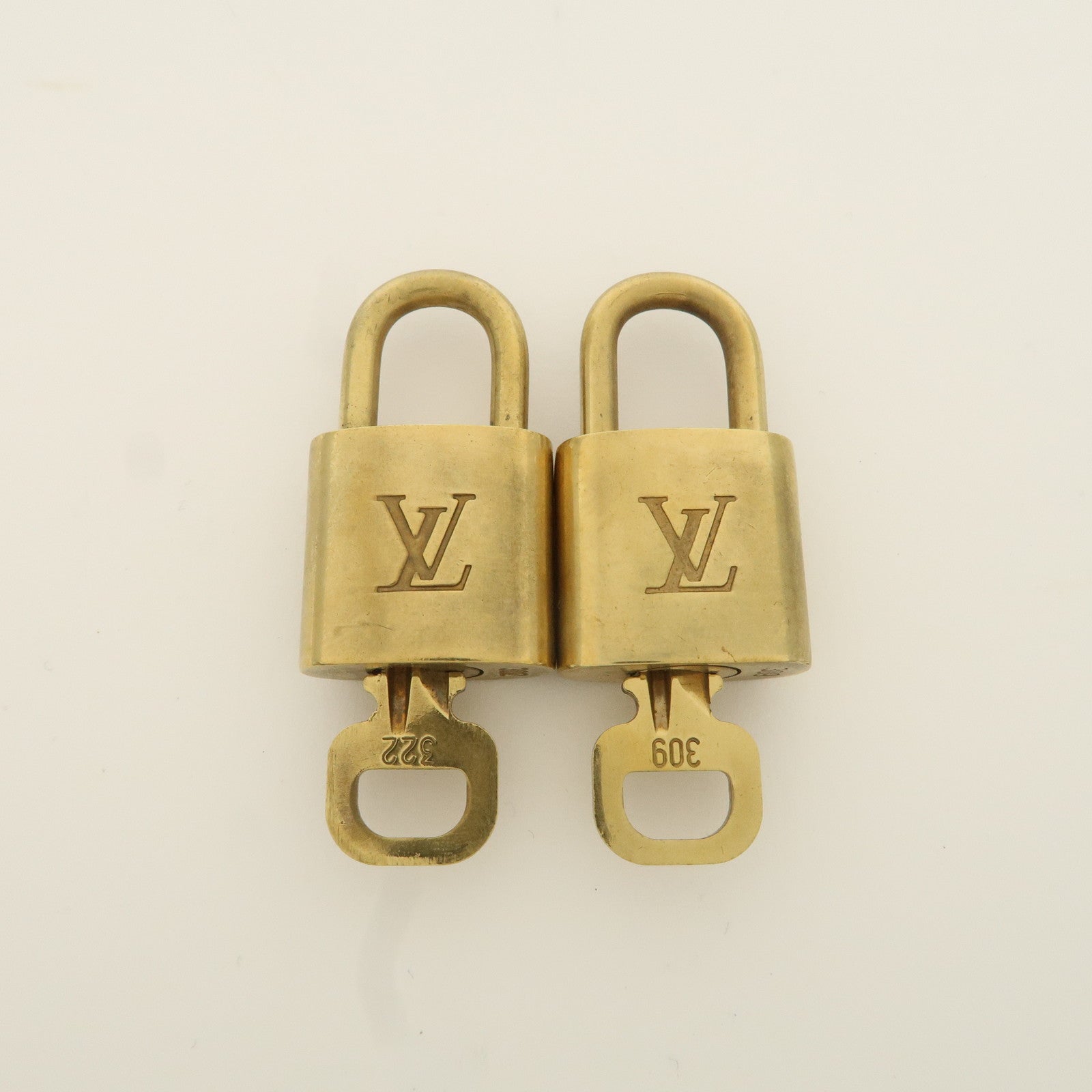 Louis Vuitton Set of 10 Lock 
Key Cadena Key Lock Metal Gold Used