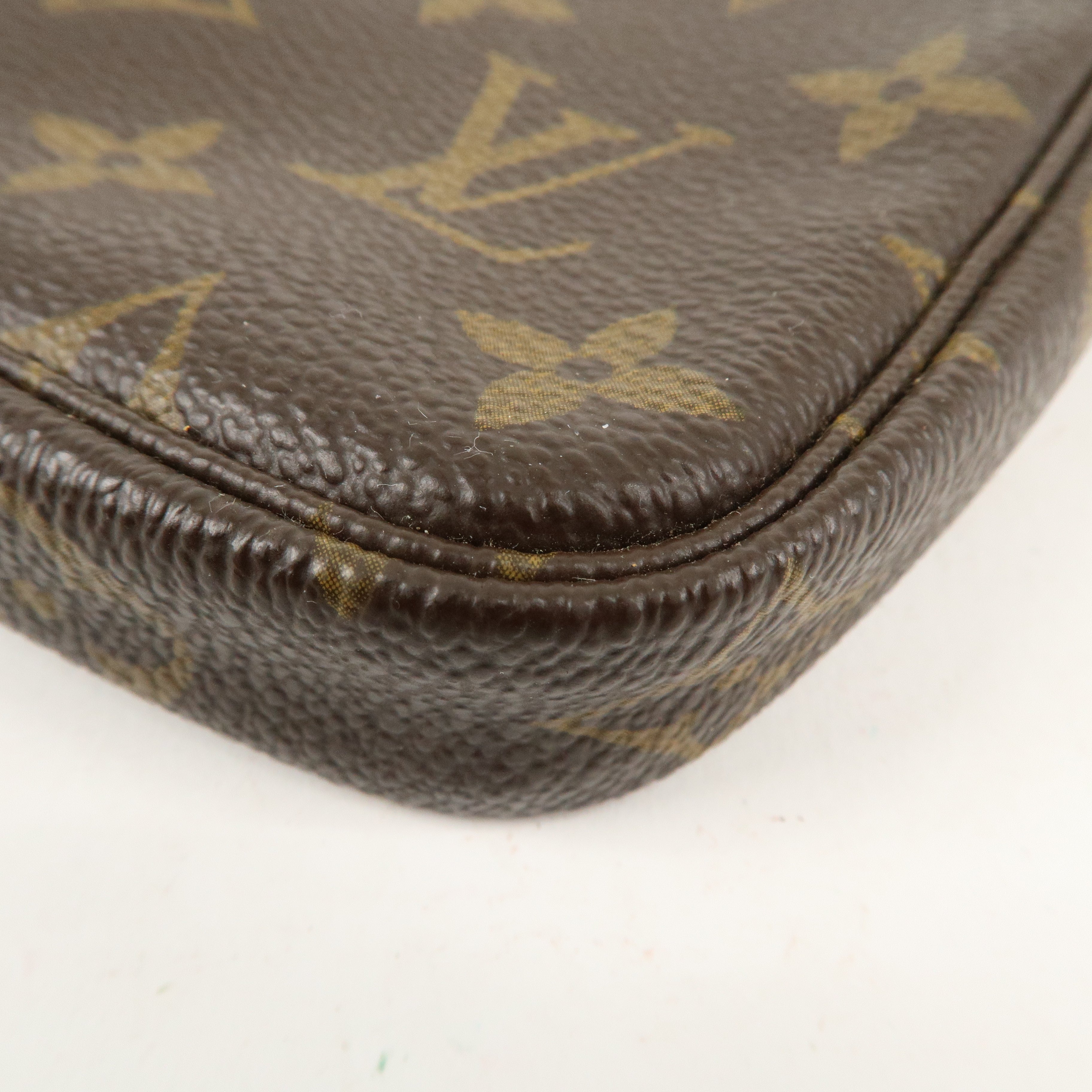 Louis Vuitton Monogram Mini Pochette Accessoires Pouch M58009