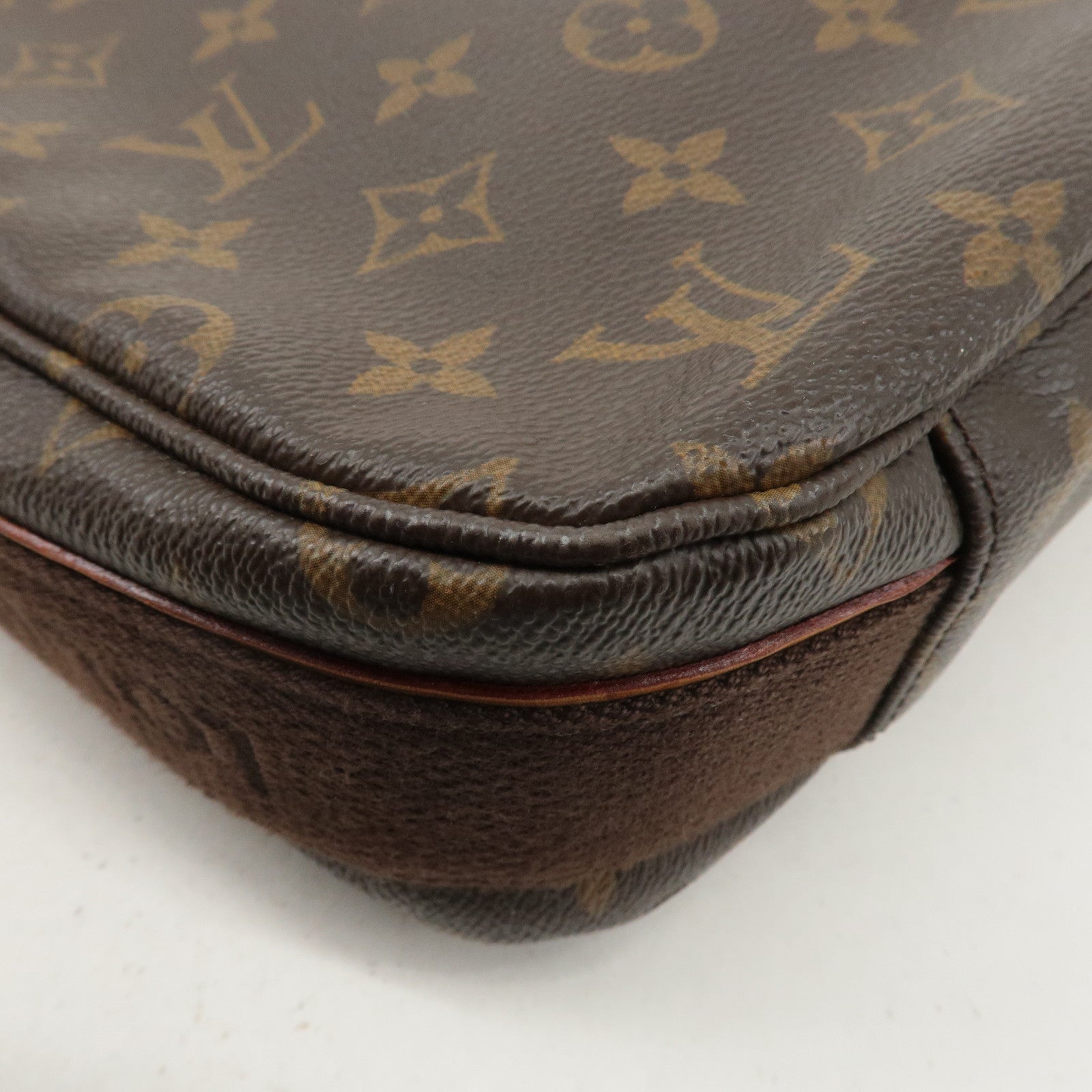 Louis Vuitton Monogram Messenger MM Beaubourg M97038