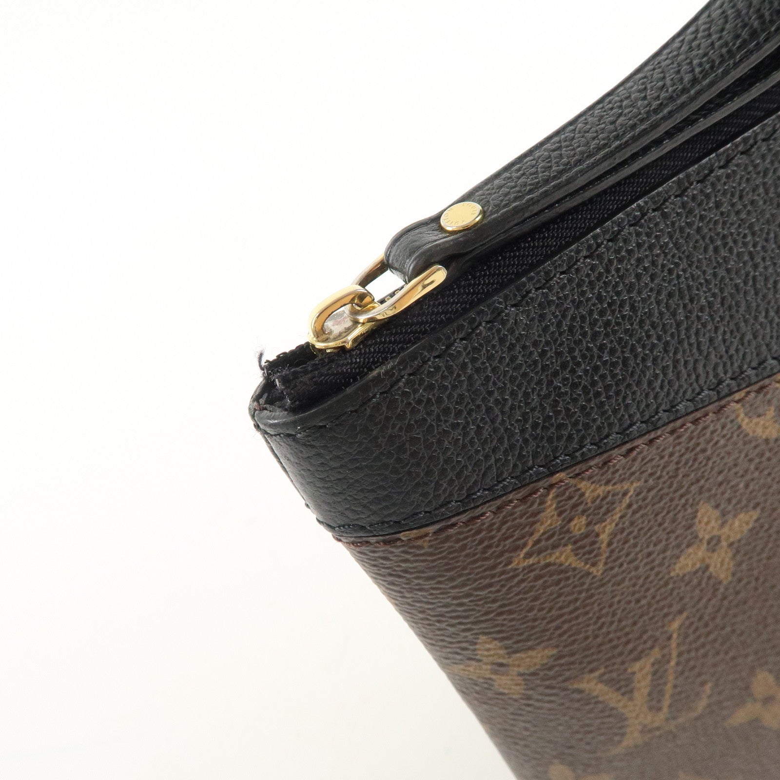 Louis Vuitton Monogram Daily Pouch Clutch Bag Noir Brown M62048