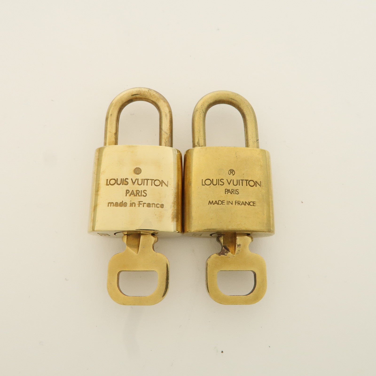 Louis Vuitton Set of 10 Lock 
Key Cadena Key Lock Metal Gold Used