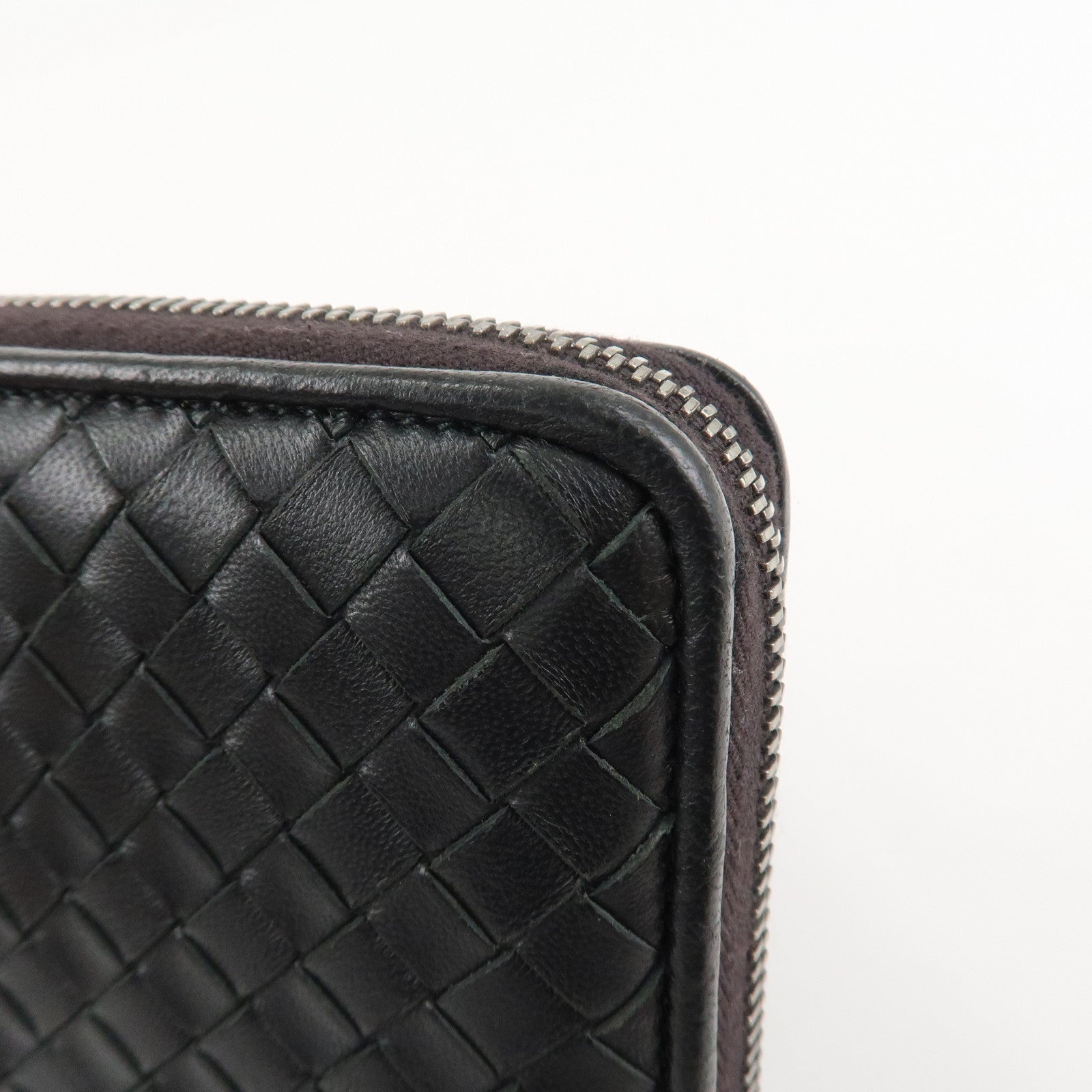 BOTTEGA VENETA Intrecciato Leather Round Fauna Long Wallet