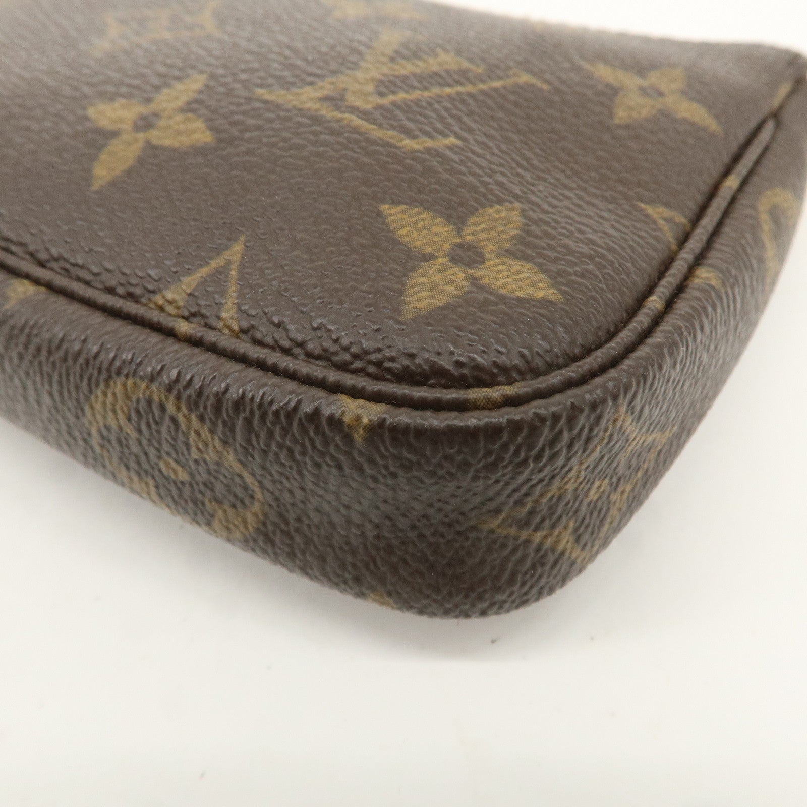 Louis Vuitton Monogram Mini Pochette Accessoires Pouch M58009