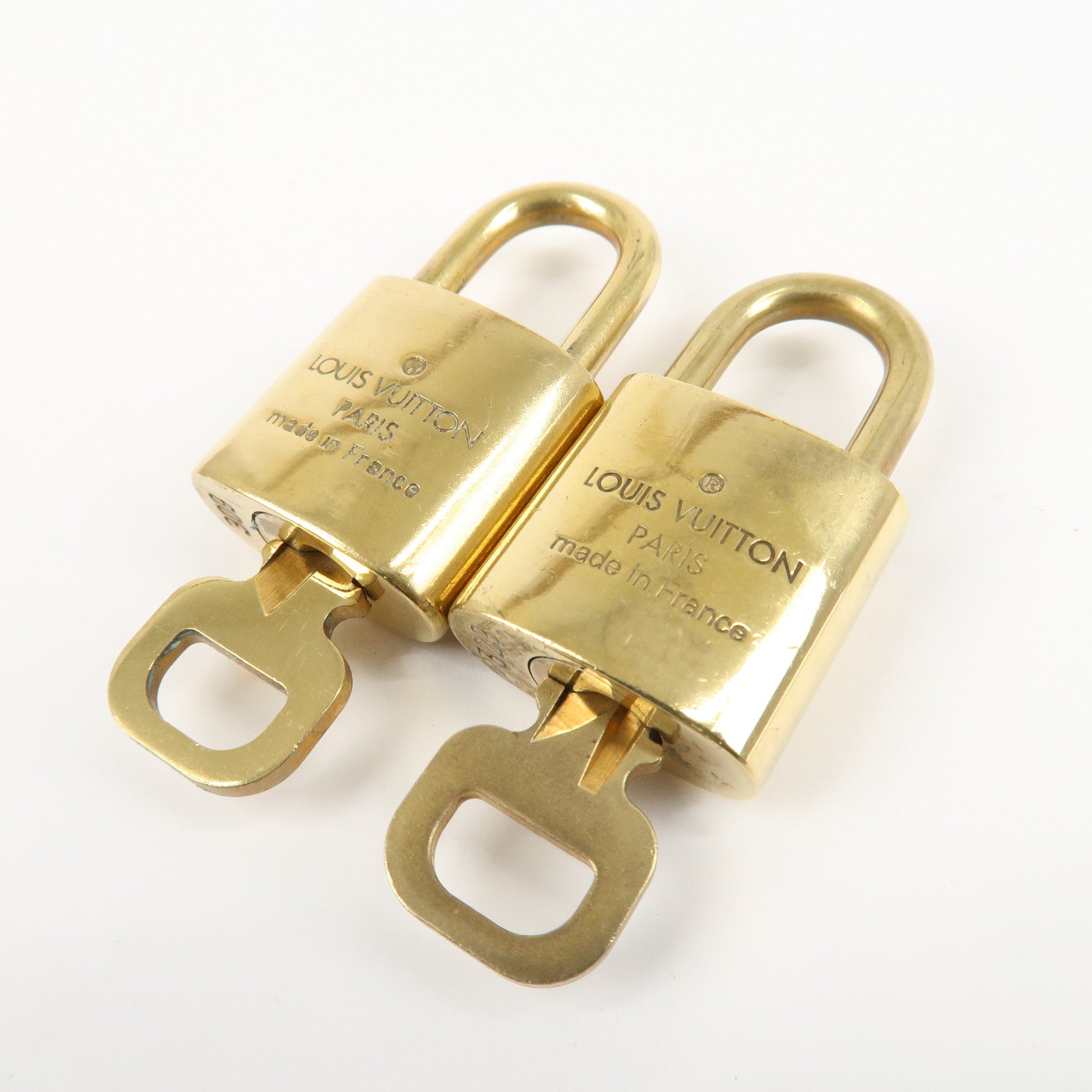 Louis Vuitton Set of 10 Lock 
Key Cadena Key Lock Metal Gold Used