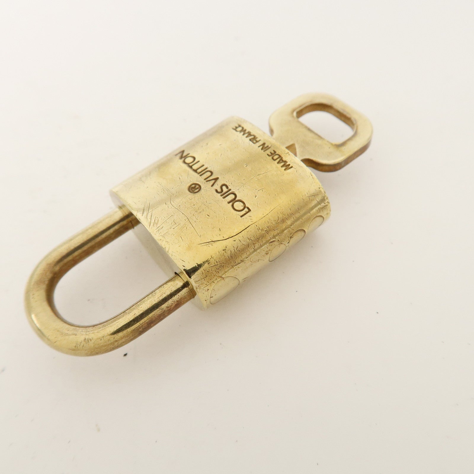 Louis Vuitton Set of 10 Lock 
Key Cadena Key Lock Metal Gold