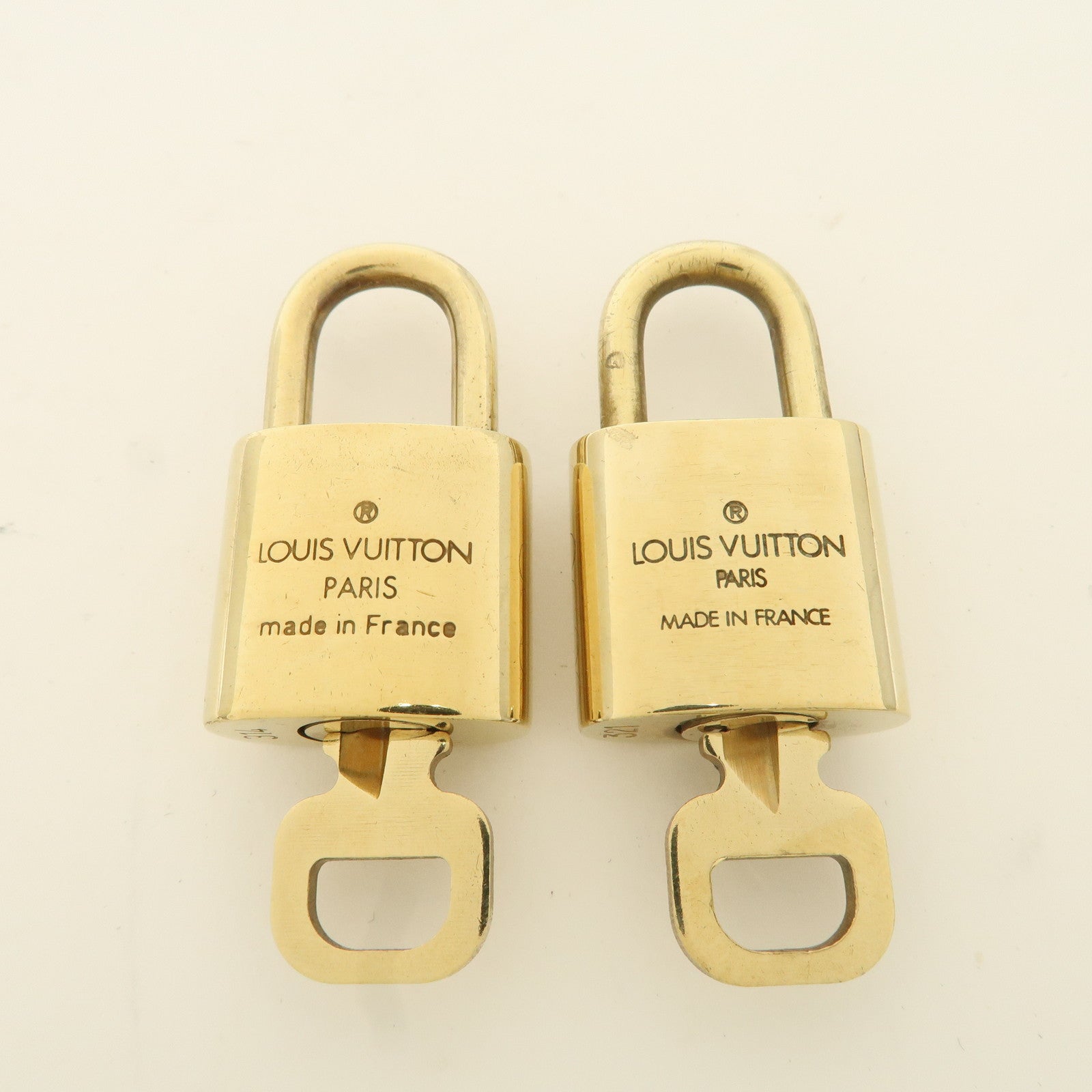 Louis Vuitton Set of 10 Lock 
Key Cadena Key Lock Metal Gold Used