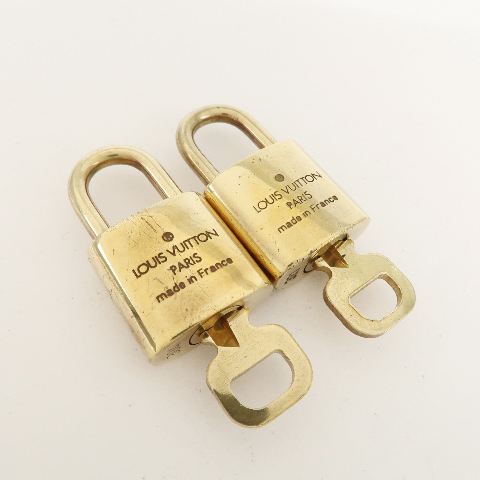 Louis Vuitton Set of 10 Lock 
Key Cadena Key Lock Metal Gold