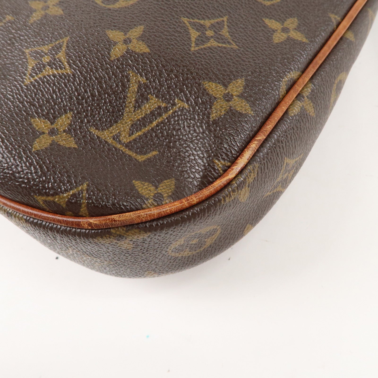 Louis Vuitton Monogram Odeon MM Crossbody Shoulder Bag M56389