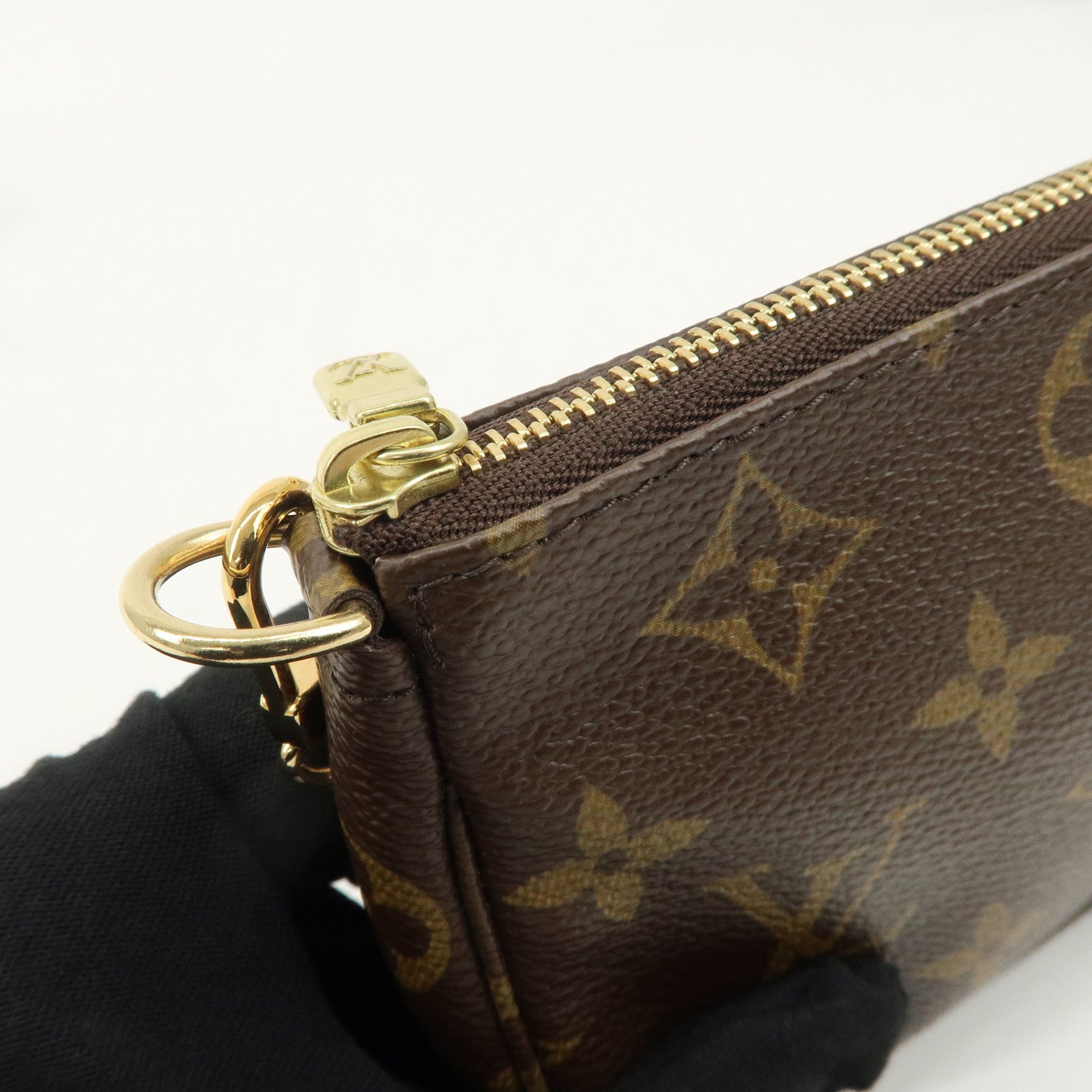 Louis Vuitton Monogram Mini Pochette Accessoires Pouch M58009