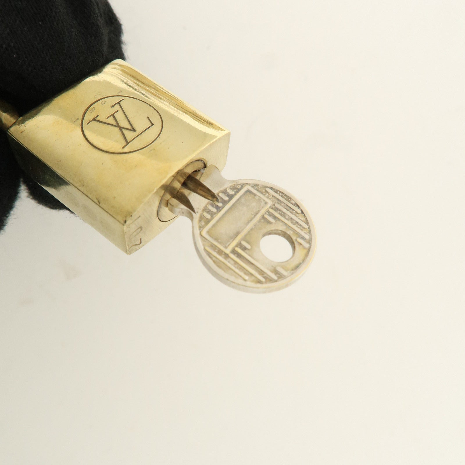 Louis Vuitton Set of 10 Lock 
Key Cadena Key Lock Used