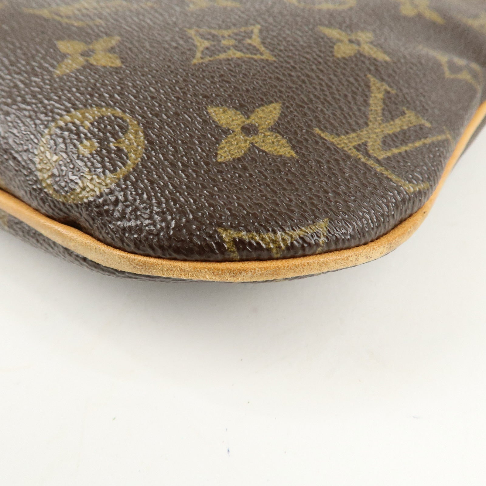 Louis Vuitton Monogram Pochette Bosphore Shoulder Bag M40044