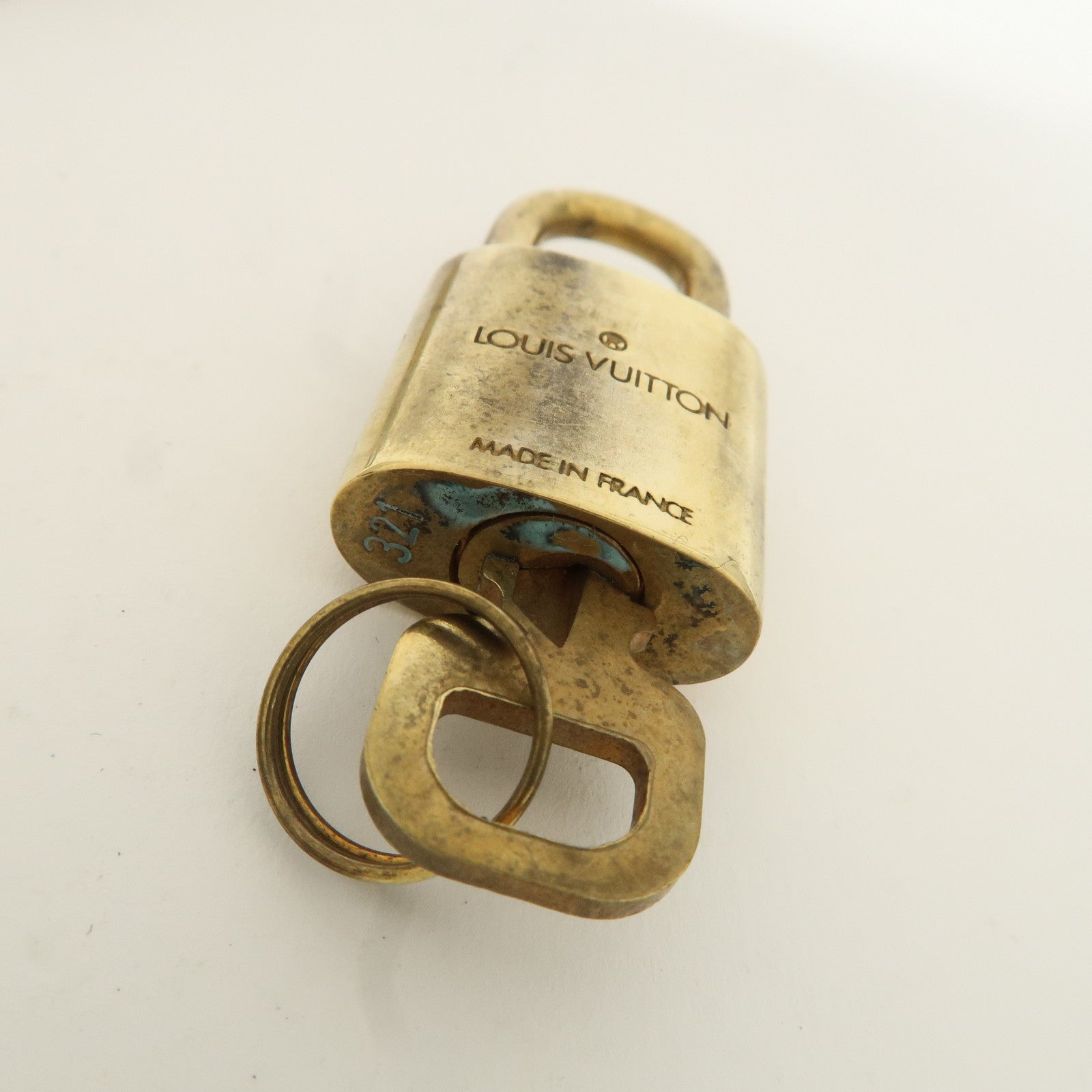 Louis Vuitton Set of 10 Lock 
Key Cadena Key Lock Metal Gold Used