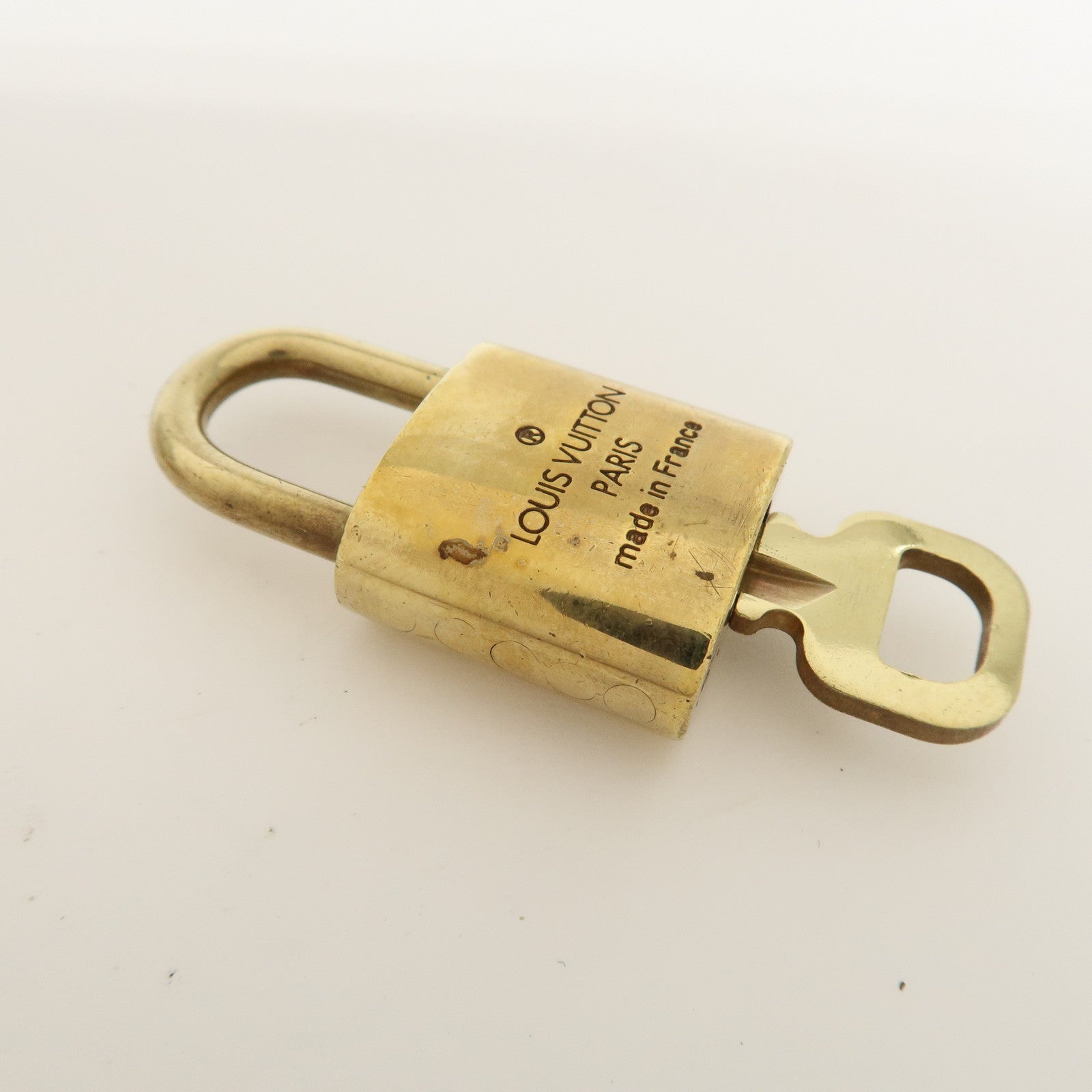 Louis Vuitton Set of 10 Lock 
Key Cadena Key Lock Metal Gold Used