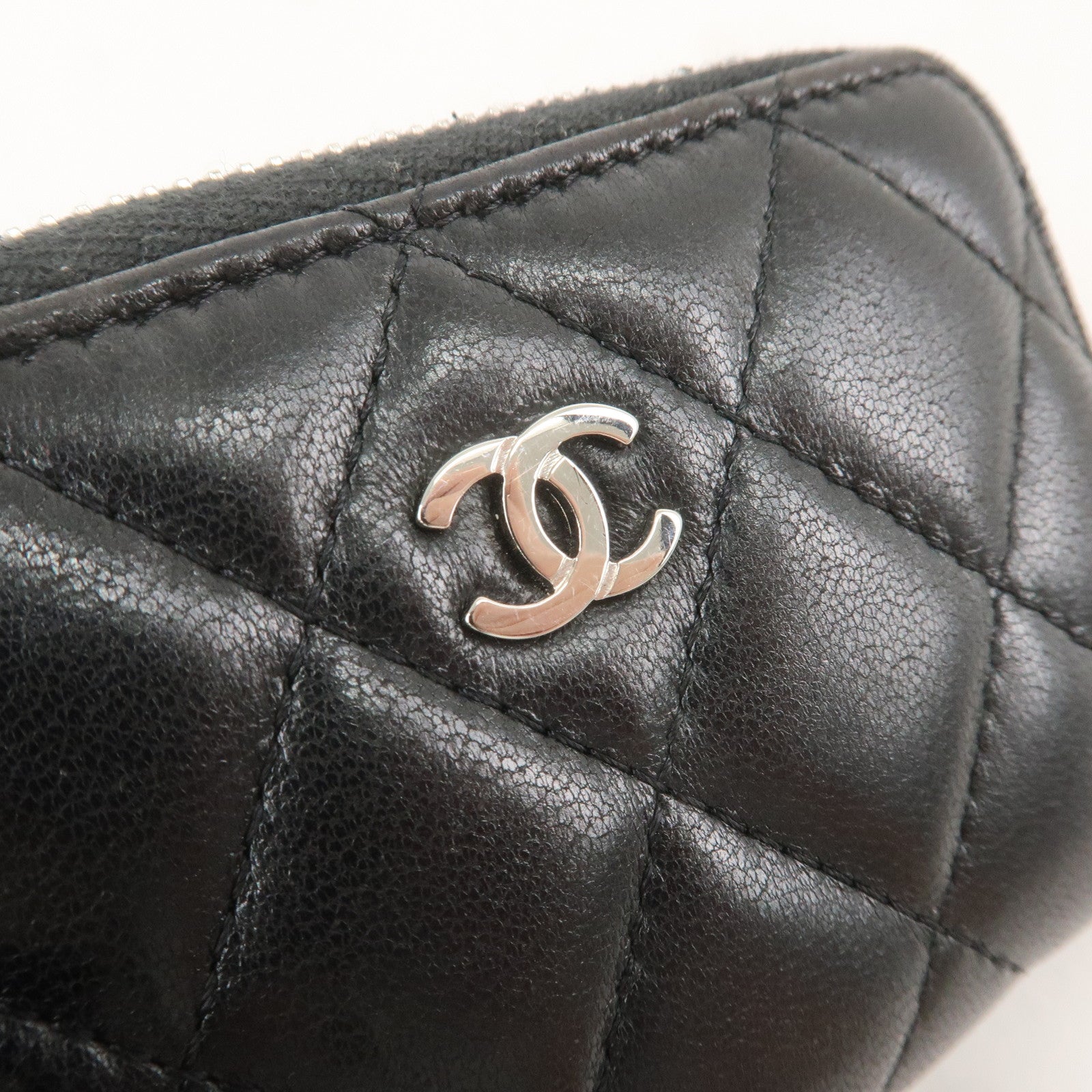 CHANEL Matelasse Lamb Skin Round Zipper Coin Case Black A69271