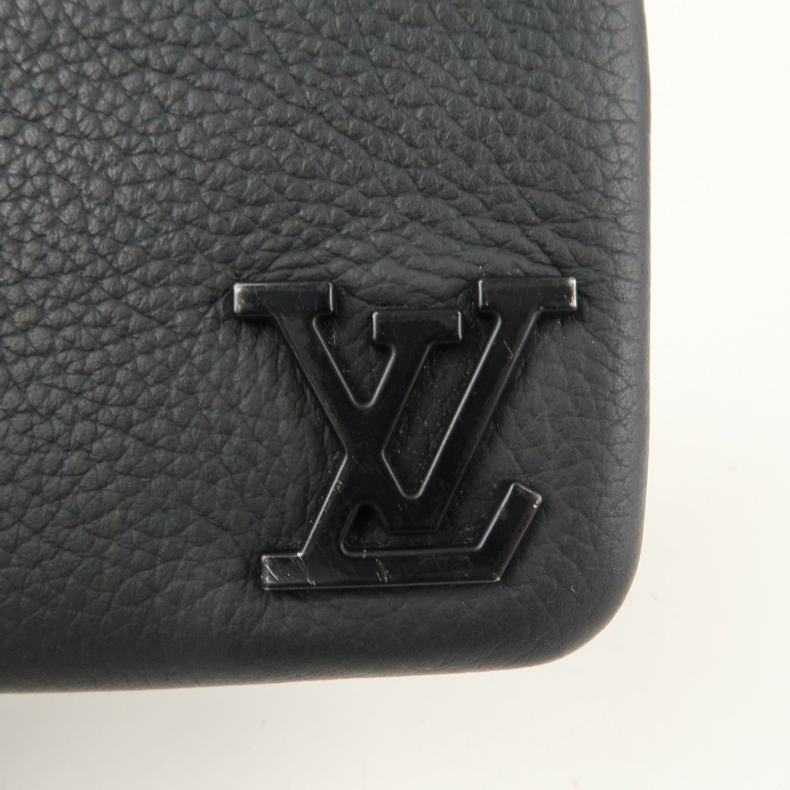 Louis Vuitton Aerogram Pochette Cles Coin Case Noir M81031