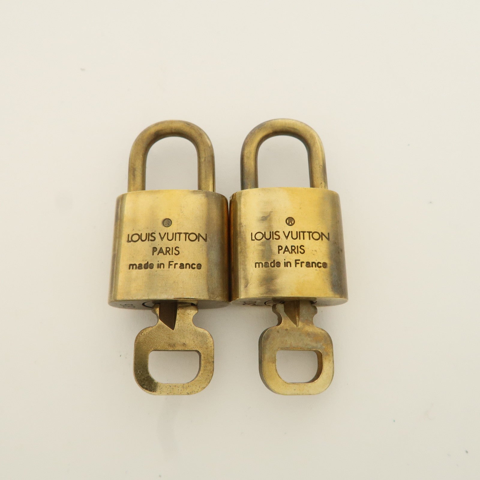 Louis Vuitton Set of 10 Lock 
Key Cadena Key Lock Metal Gold Used