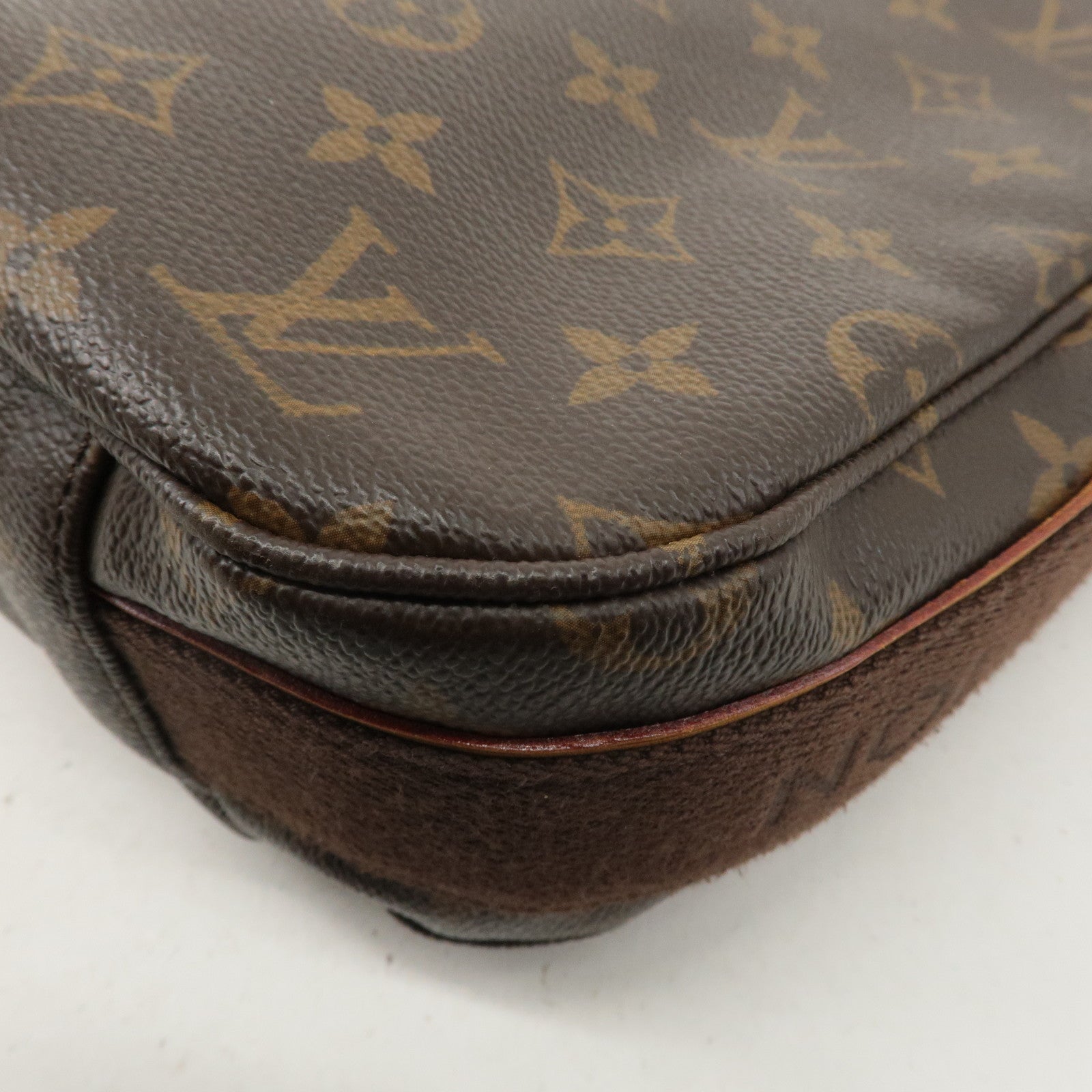 Louis Vuitton Monogram Messenger MM Beaubourg M97038