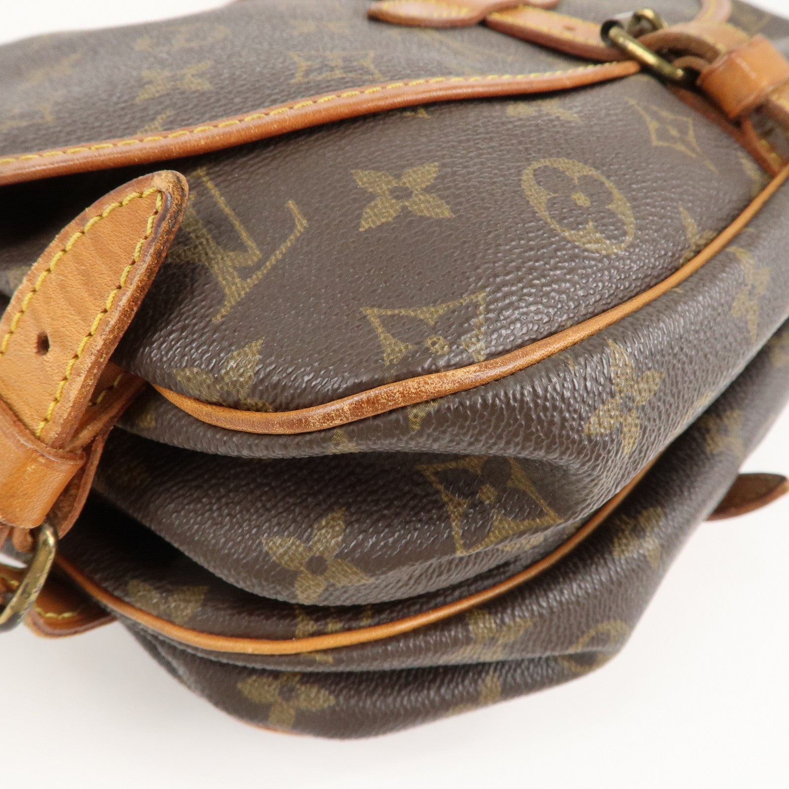 Louis Vuitton Monogram Saumur 30 Crossbody Bag M42256